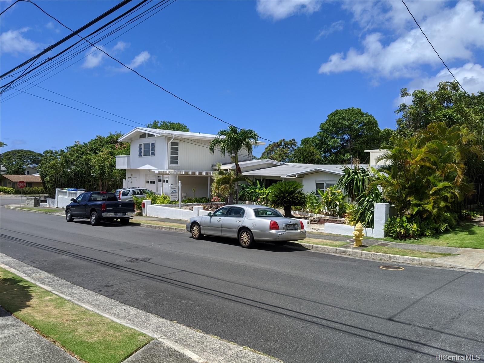 5838 Haleola Street Honolulu, HI 96821