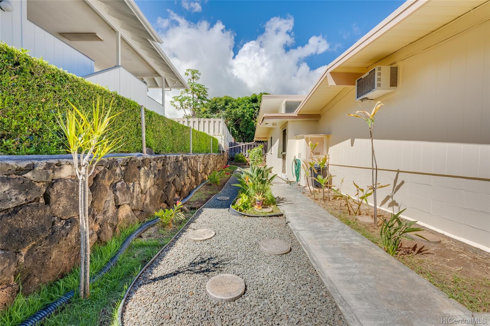 1502 Oili Loop Honolulu, HI 96816