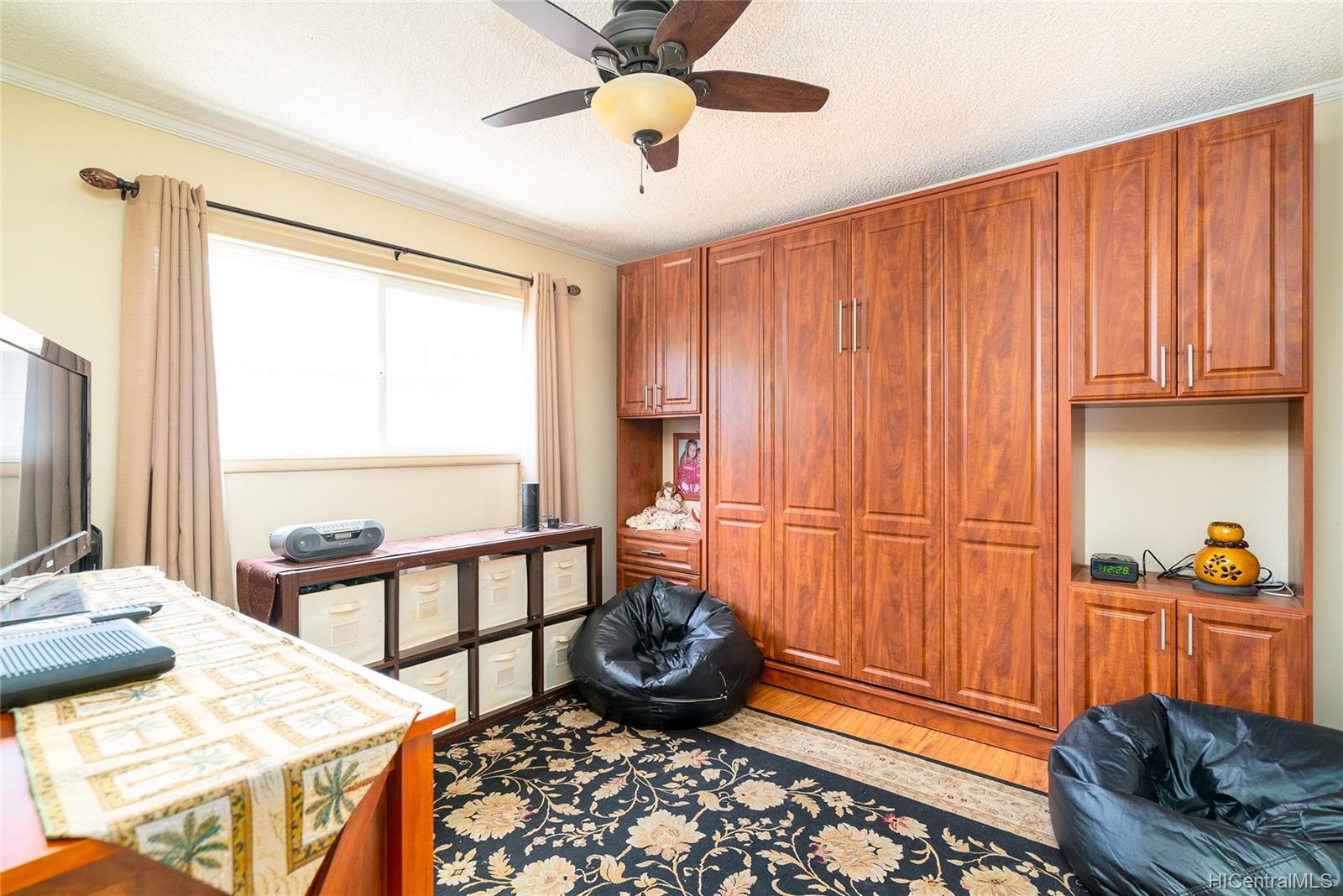 7545 Manulele Place Honolulu, HI 96825