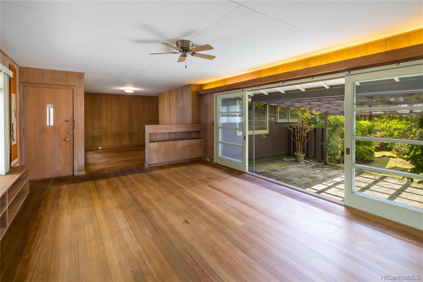 5881 Kalanianaole Highway Honolulu, HI 96821