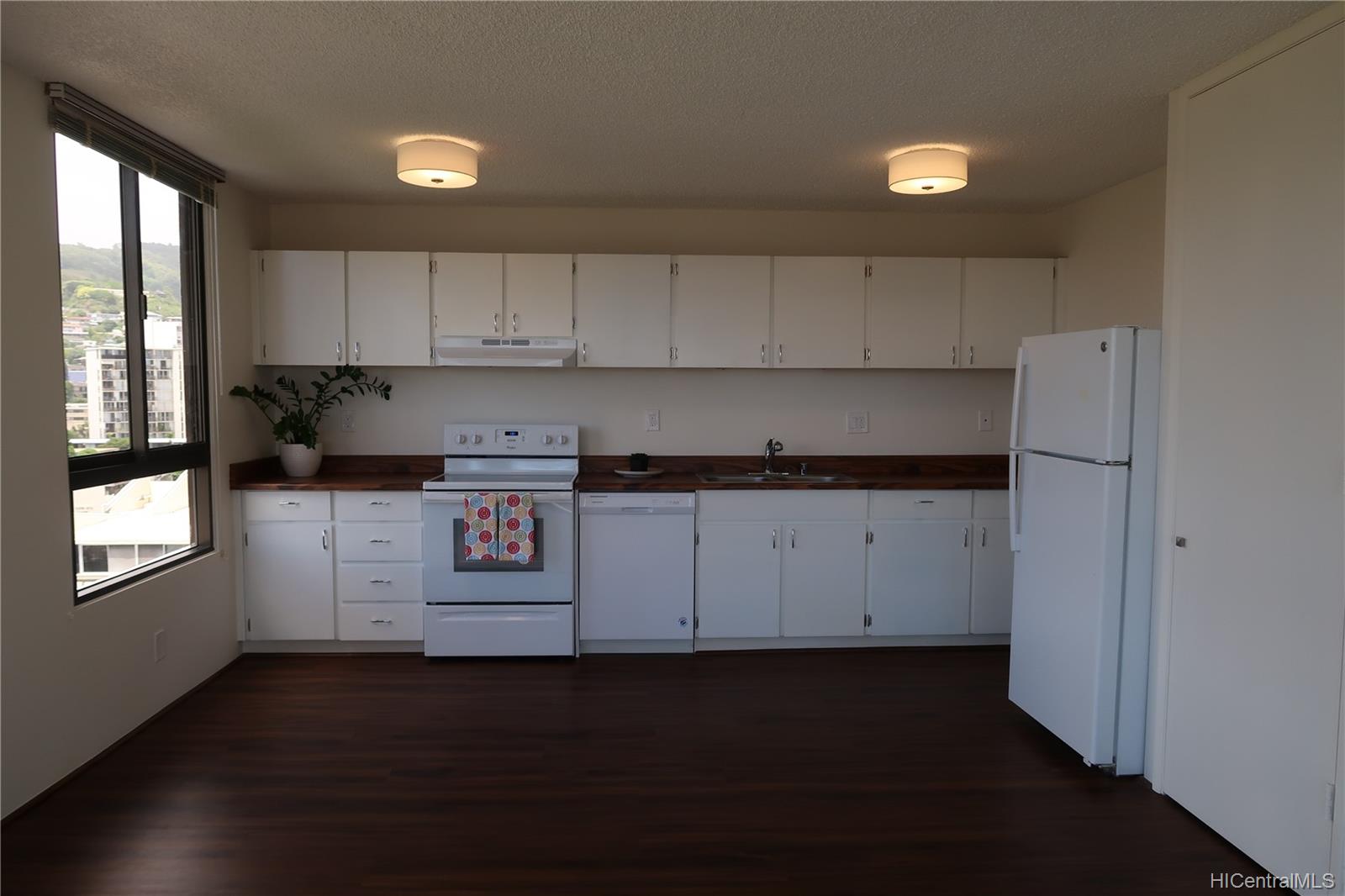 1517 Makiki Street #1002, Honolulu, HI 96822