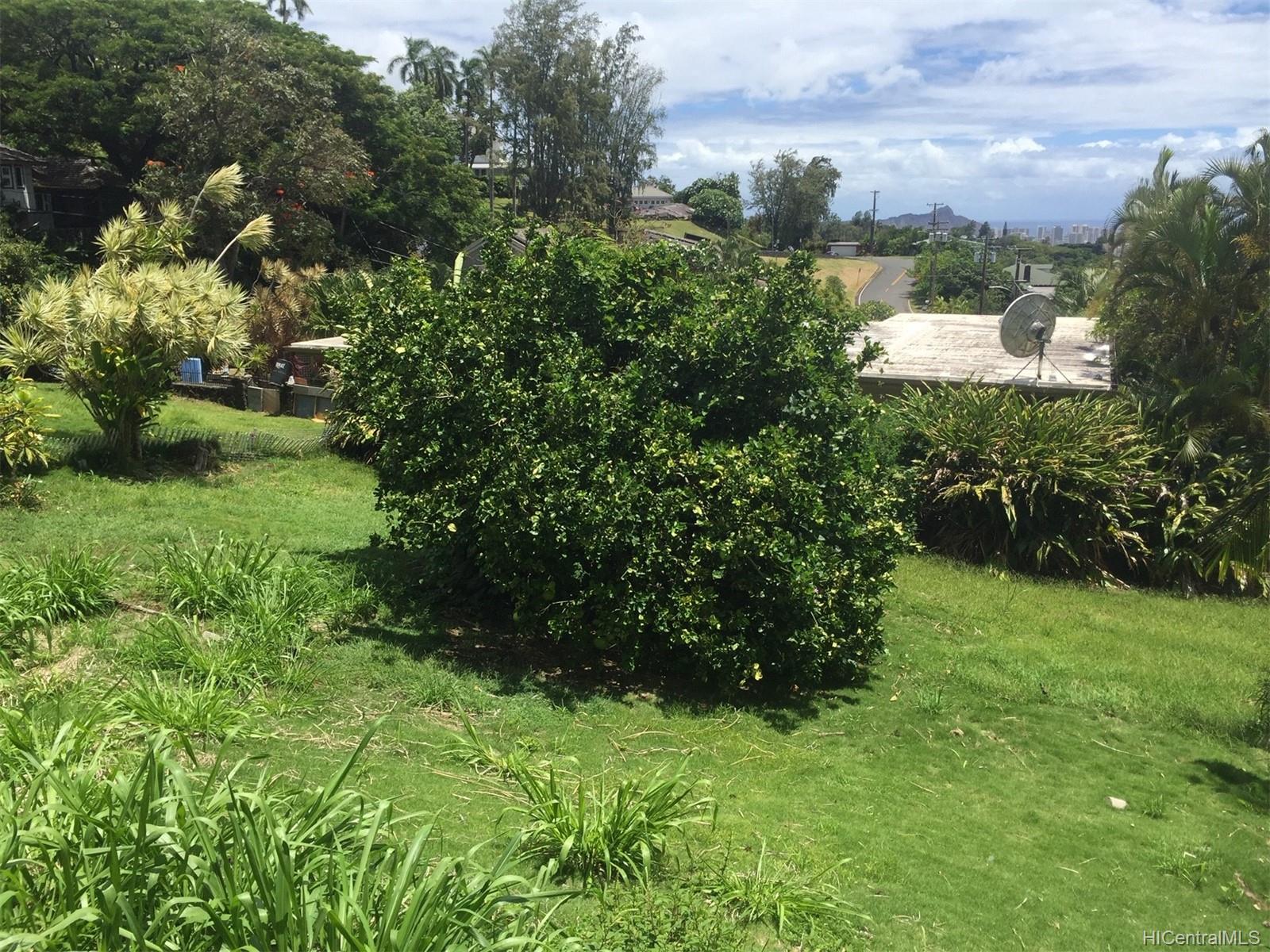 2818 Laola Place Honolulu, HI 96813