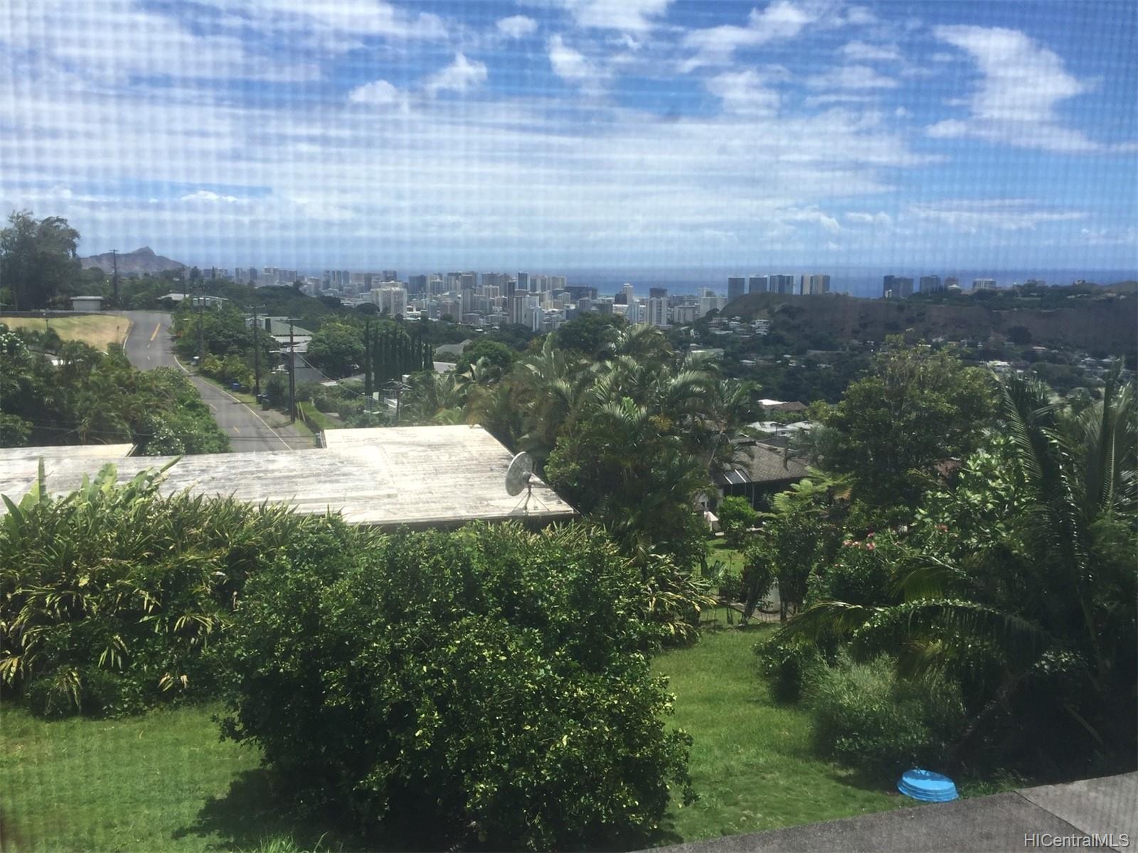 2818 Laola Place Honolulu, HI 96813