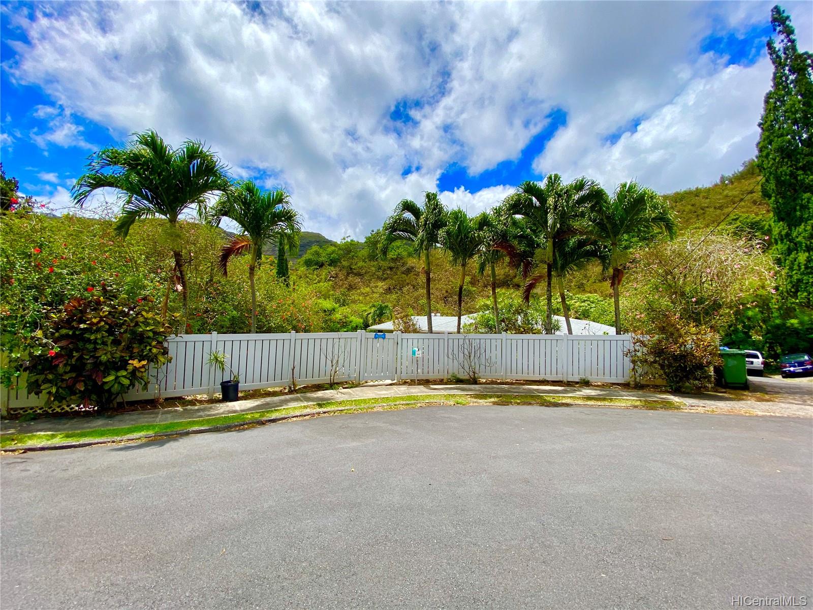 946 Ailuna Street Honolulu, HI 96821