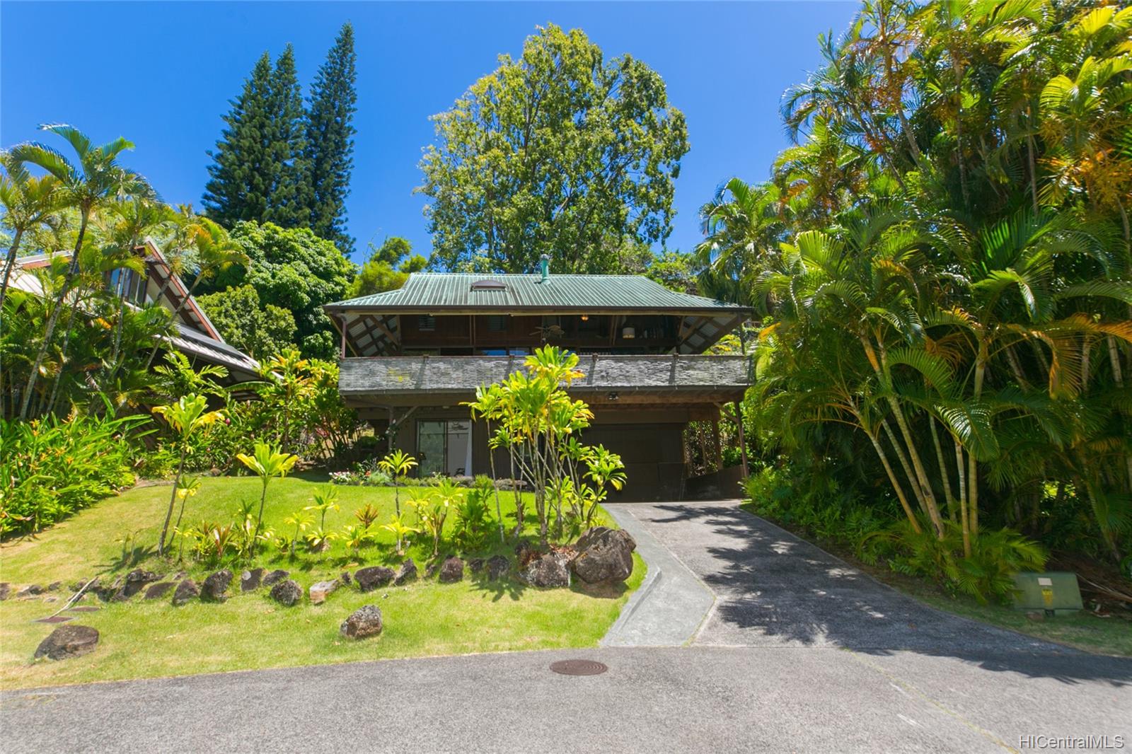 2549 Makaulii Place Honolulu, HI 96816