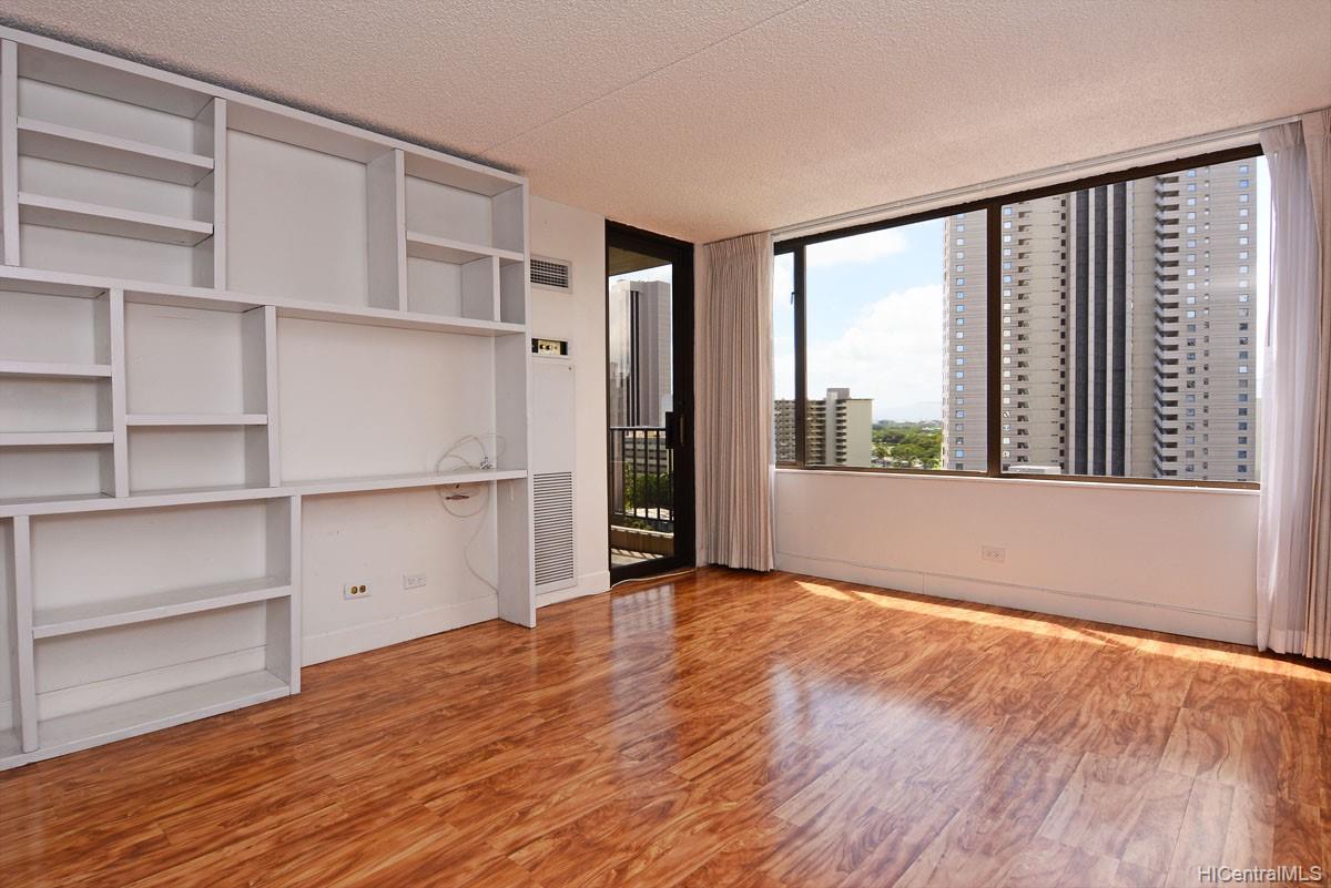 411 Hobron Lane #1412, Honolulu, HI 96815