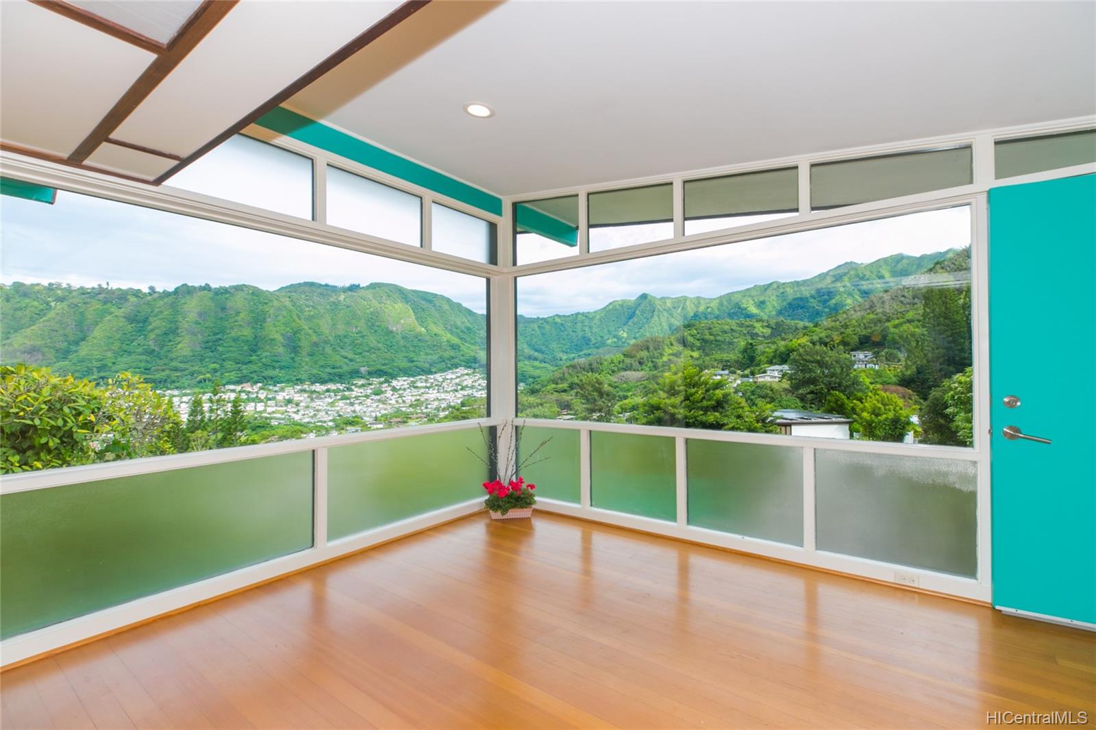 3247 Melemele Place Honolulu, HI 96822