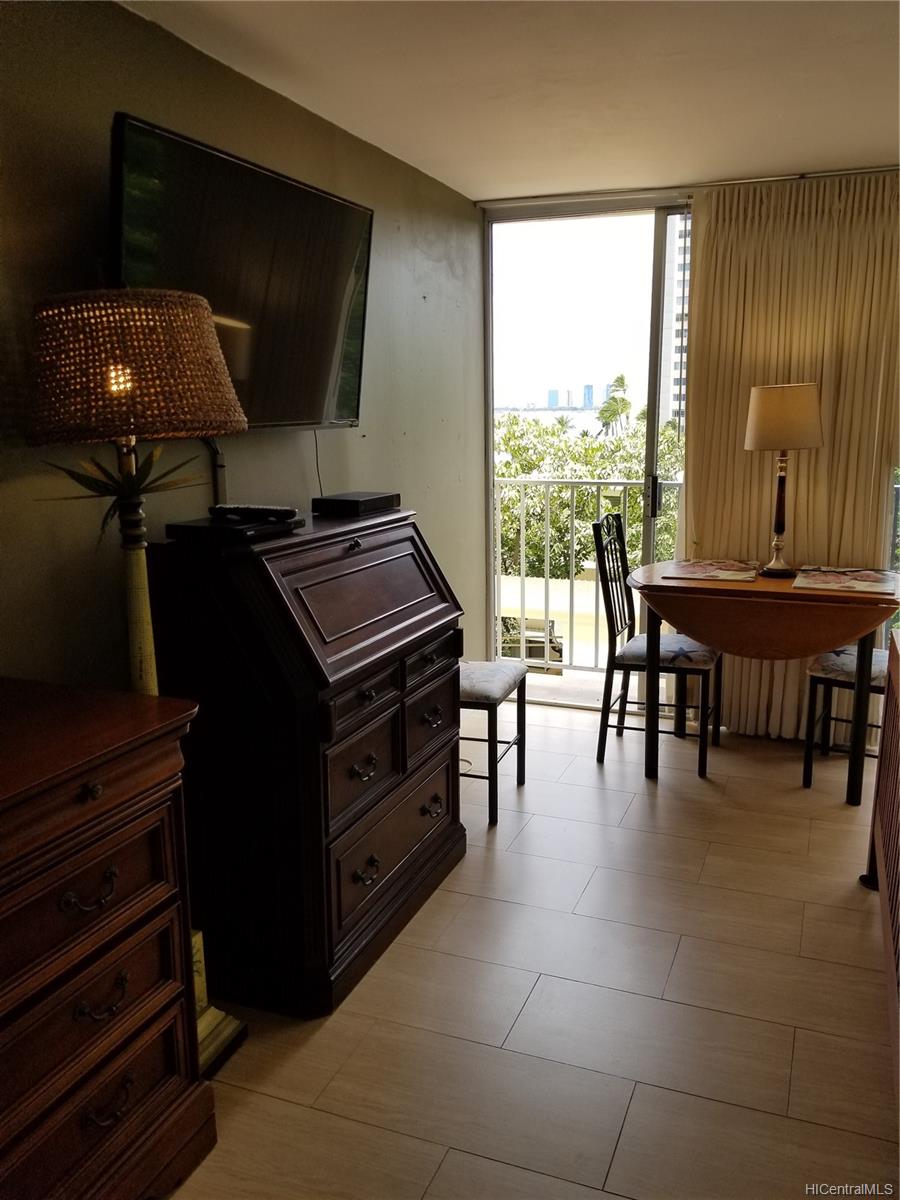 2947 Kalakaua Avenue #703, Honolulu, HI 96815