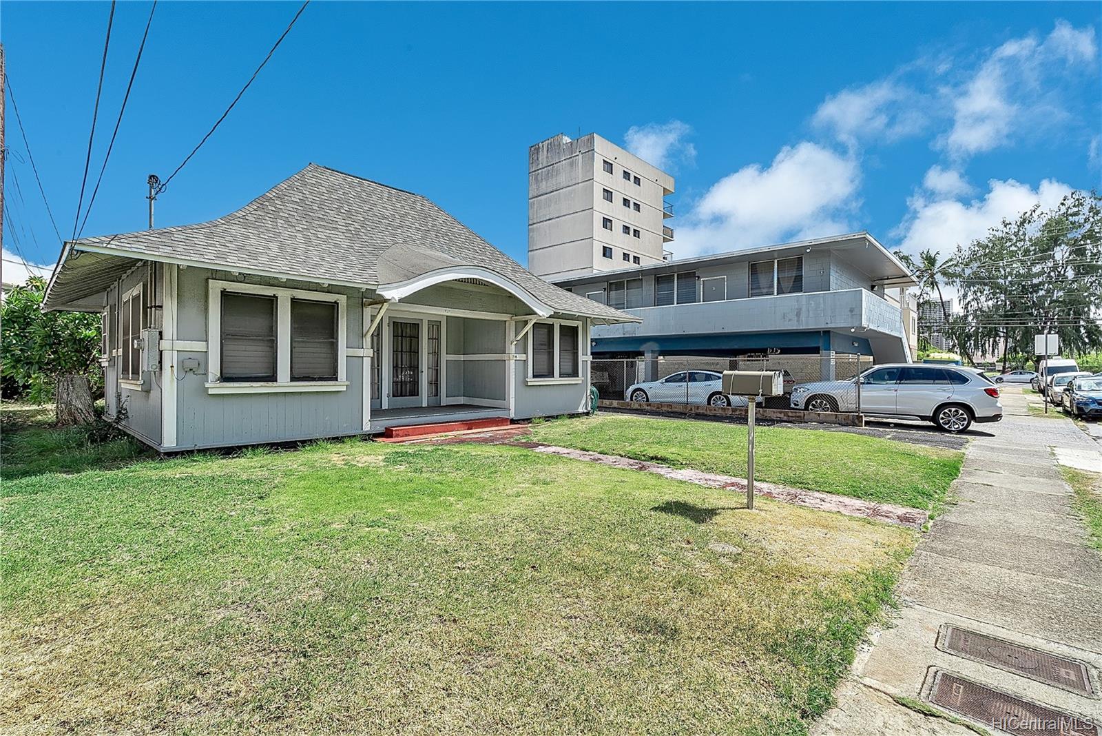 719 Makaleka Avenue Honolulu, HI 96816