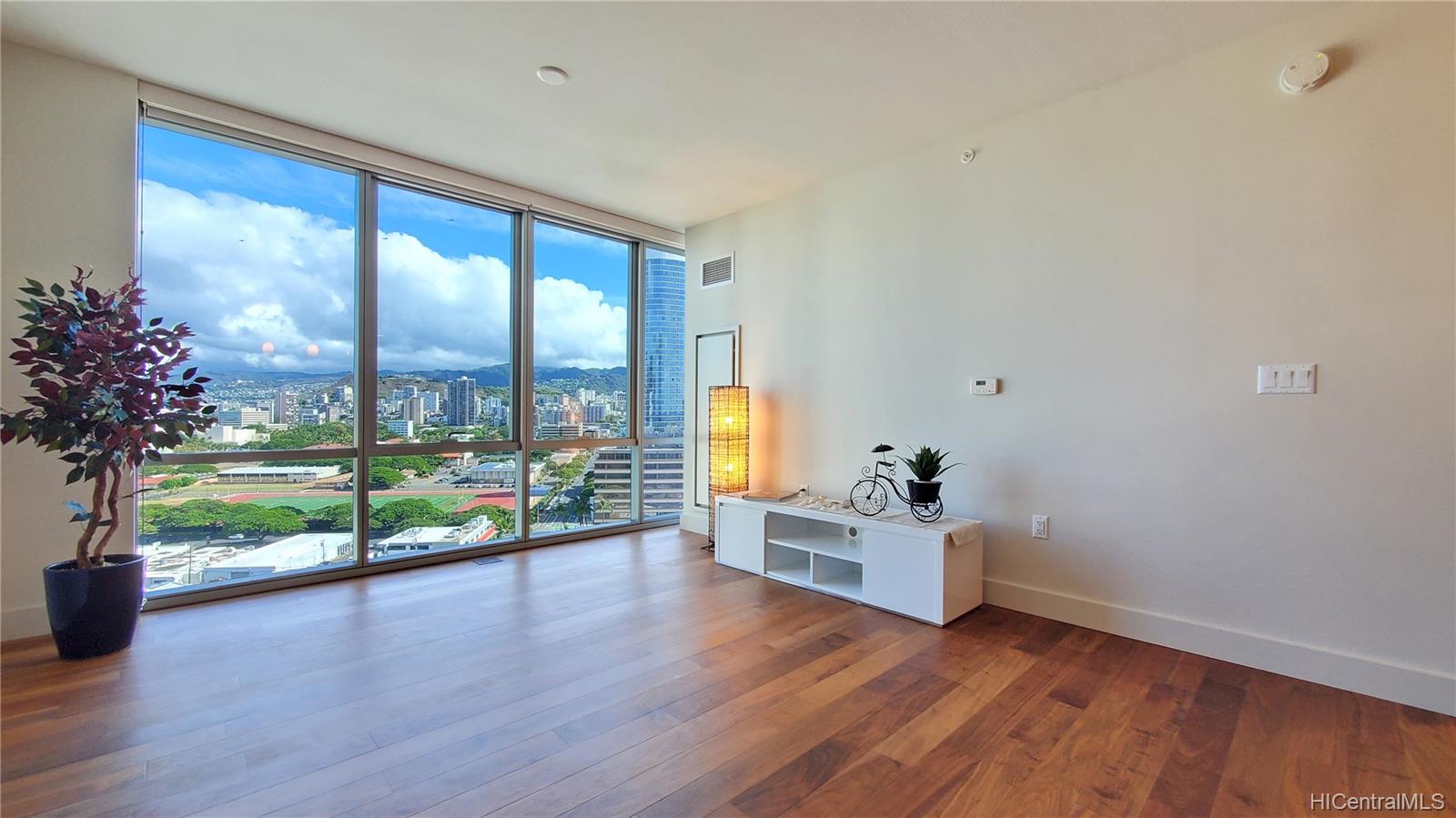 1189 Waimanu Street #1808, Honolulu, HI 96814