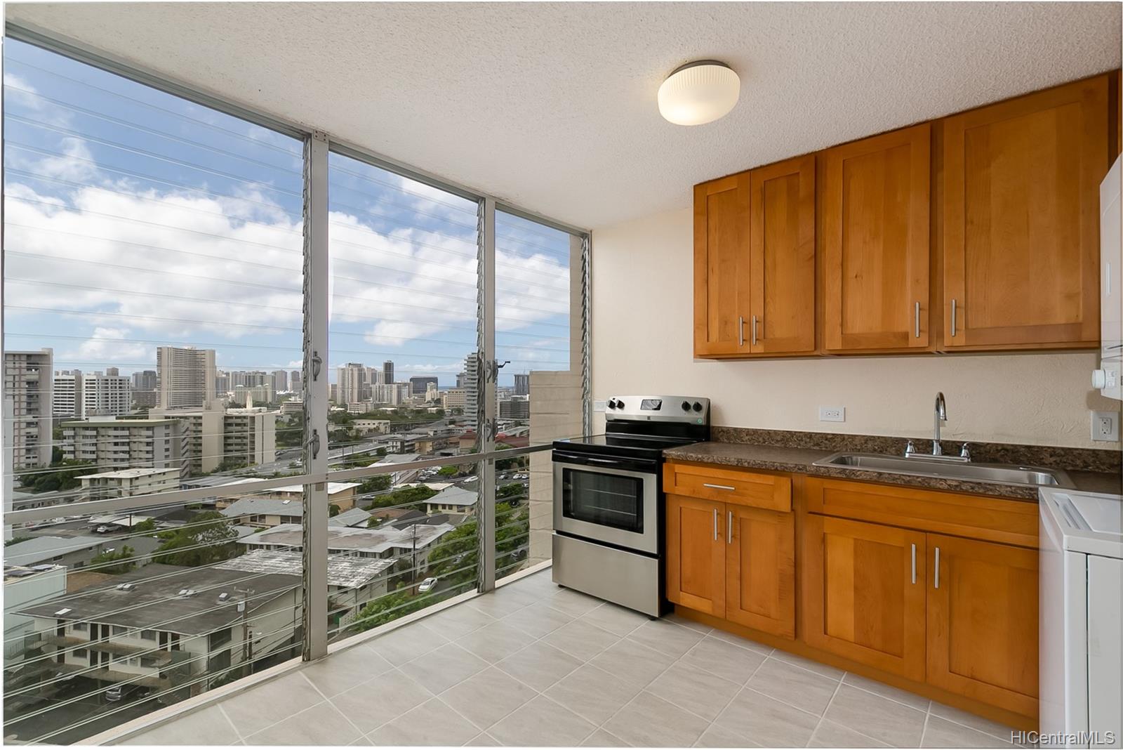 1702 Kewalo Street #1103, Honolulu, HI 96822