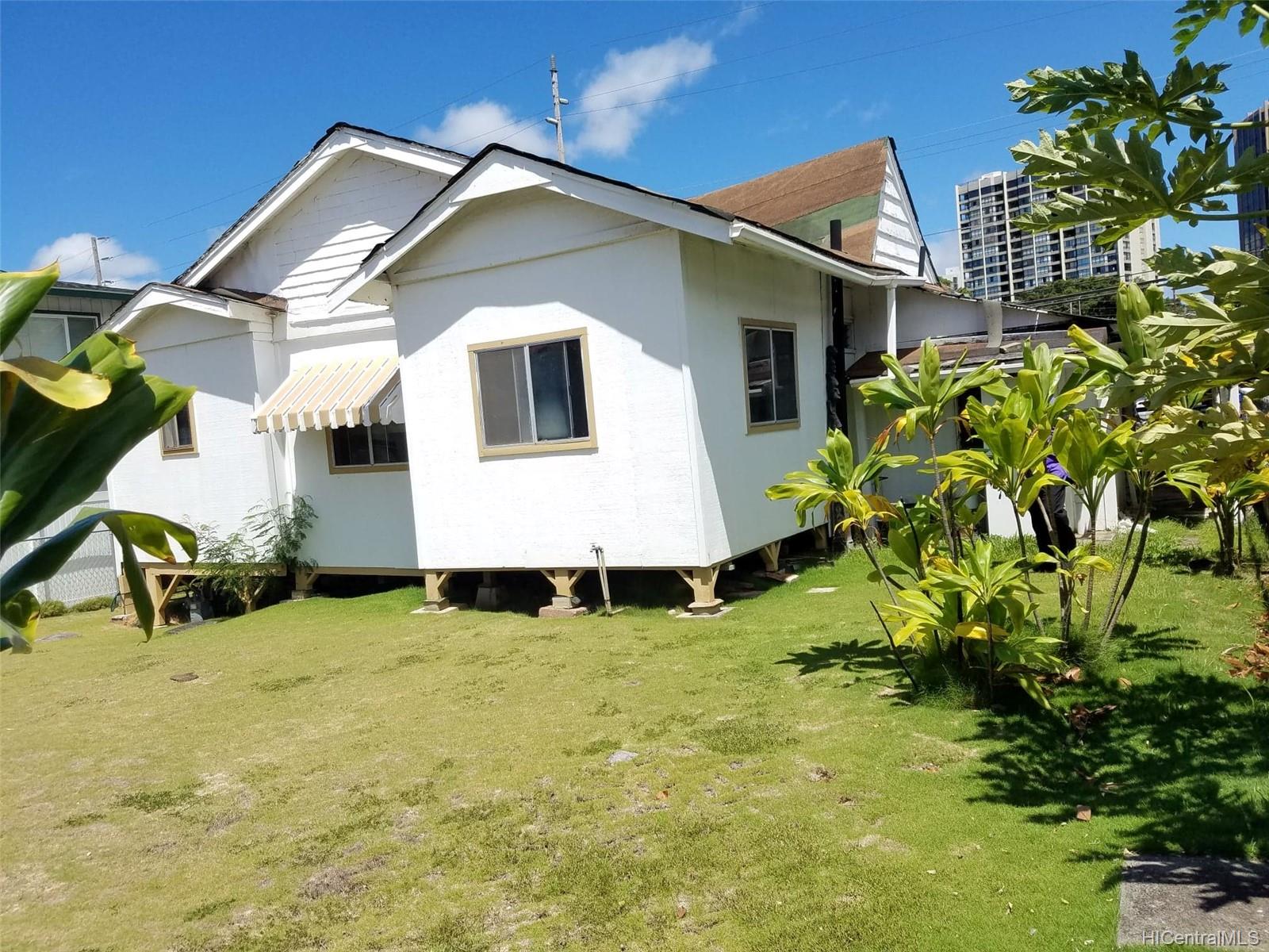 2123 Kanealii Avenue Honolulu, HI 96813