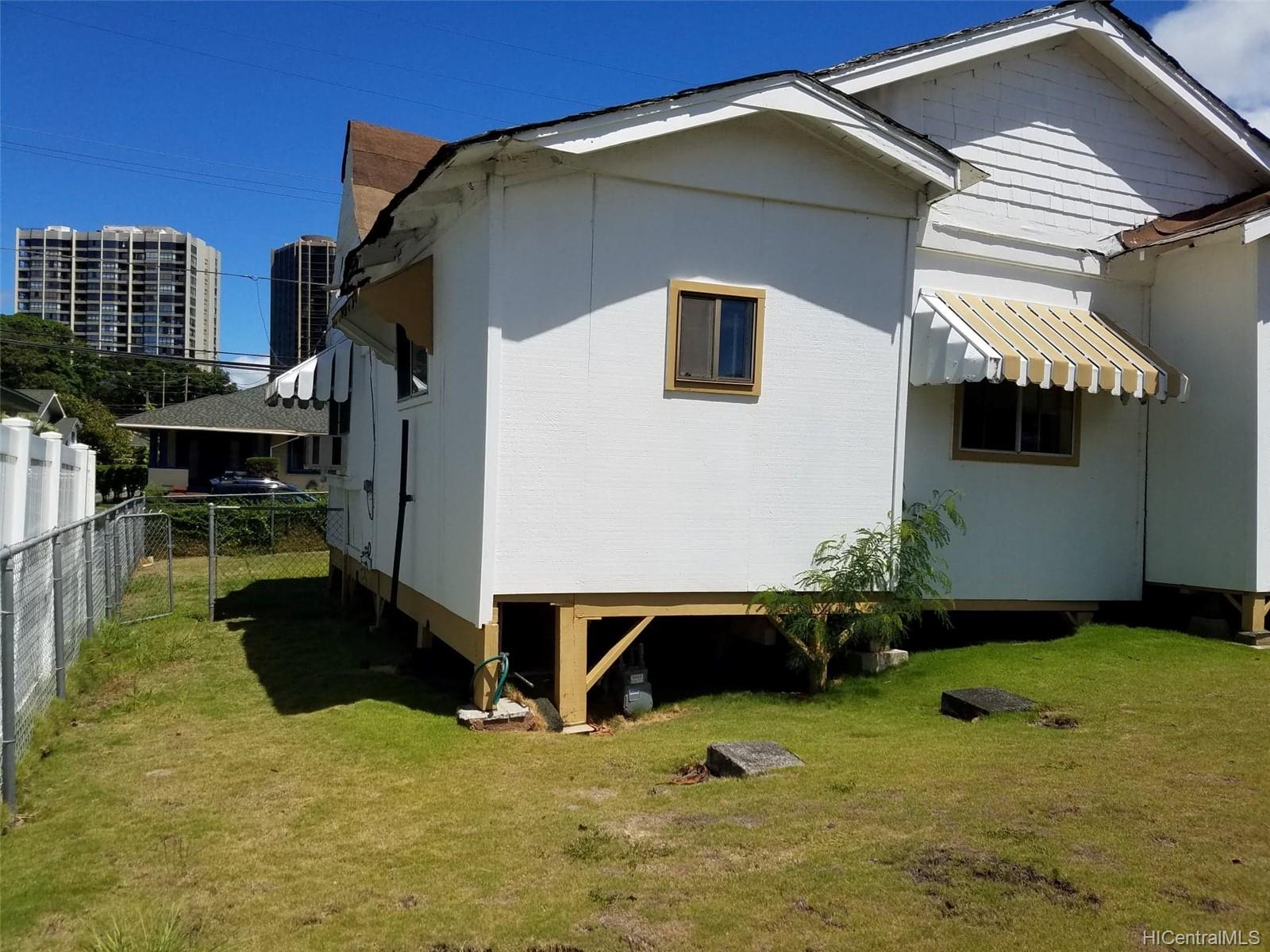 2123 Kanealii Avenue Honolulu, HI 96813