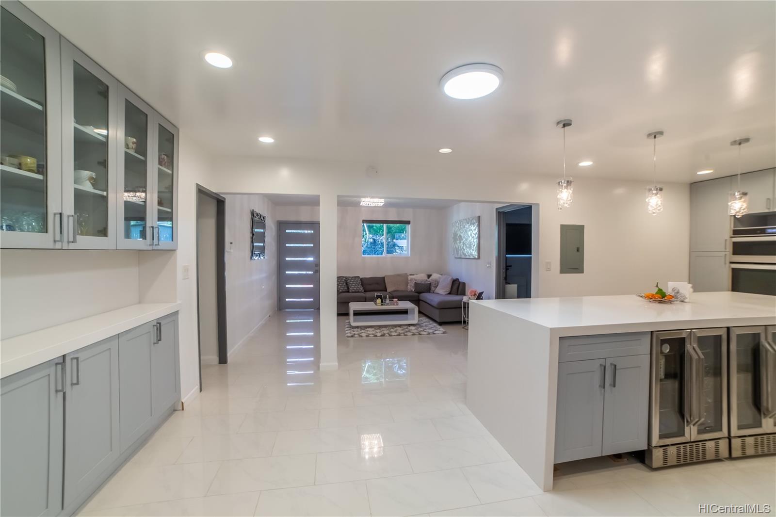 1215 Analii Place Honolulu, HI 96821