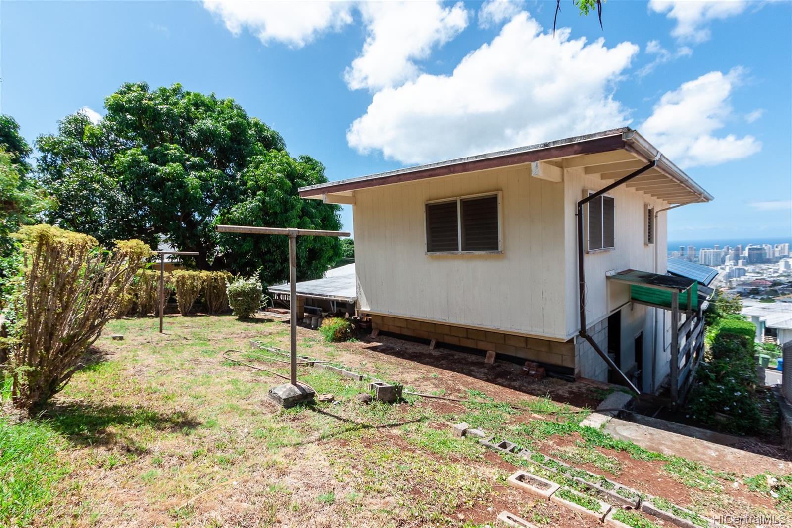 2052 St Louis Drive Honolulu, HI 96816