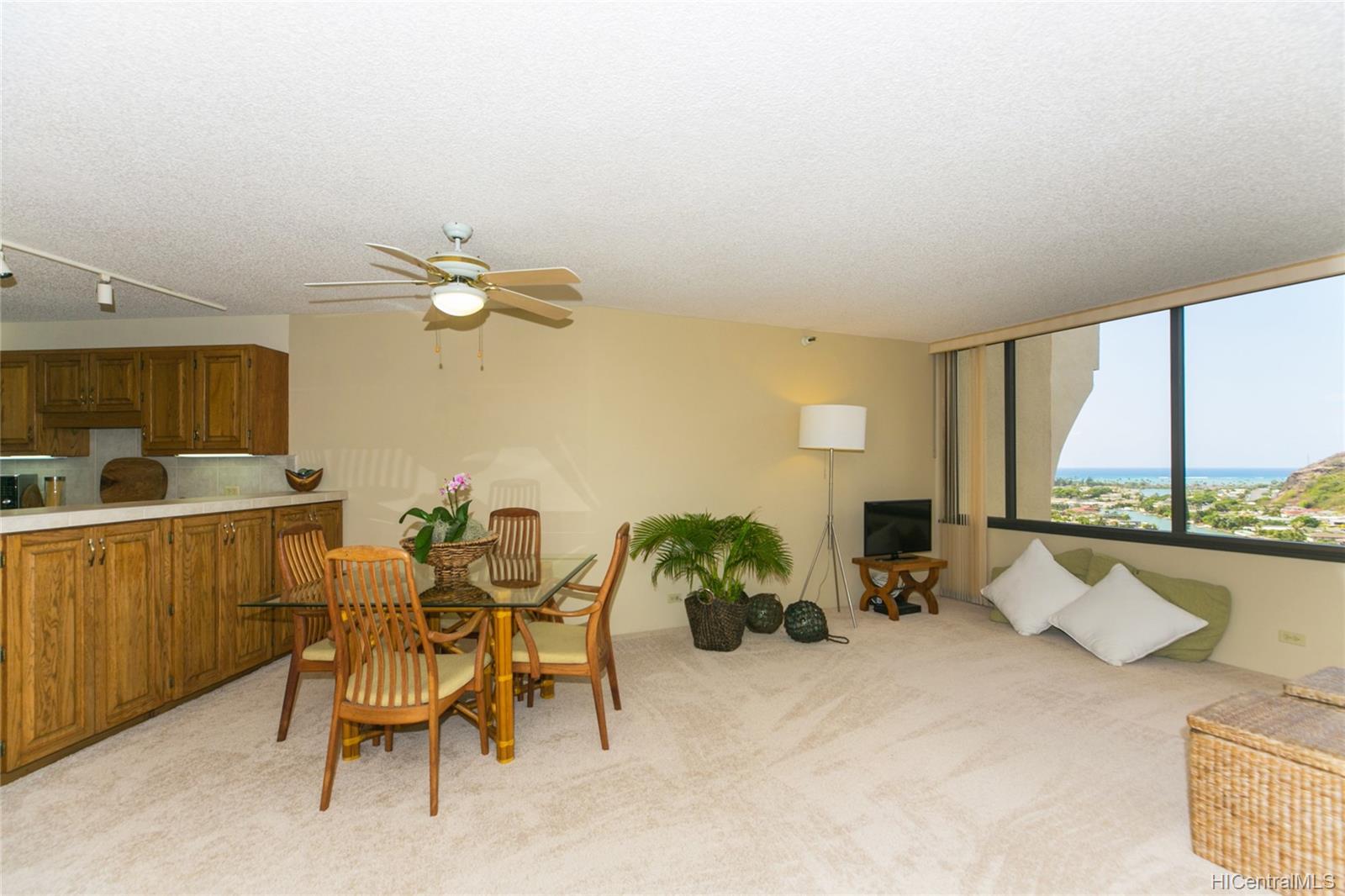 555 Hahaione Street #14F, Honolulu, HI 96825