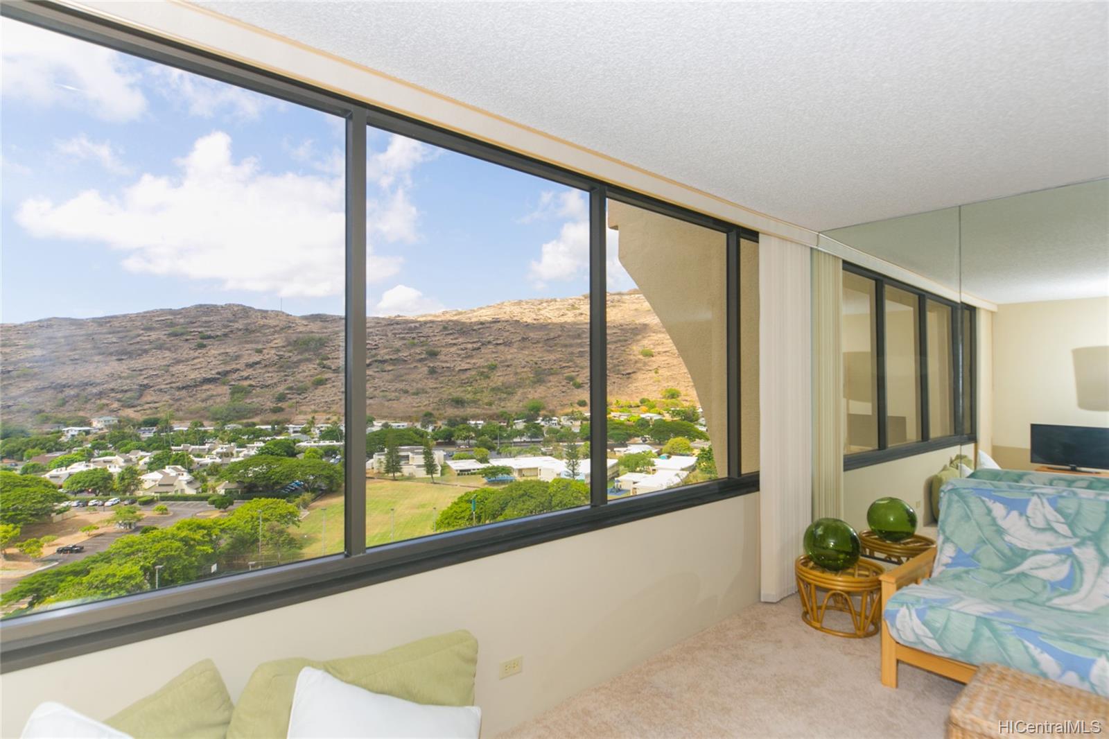 555 Hahaione Street #14F, Honolulu, HI 96825