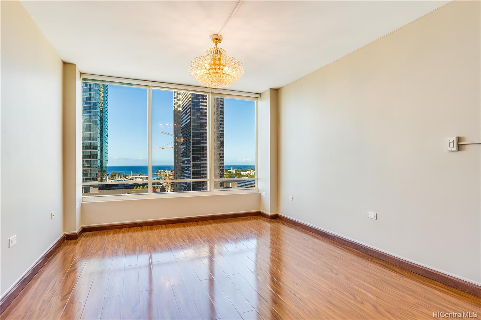 1009 Kapiolani Boulevard #1805, Honolulu, HI 96814