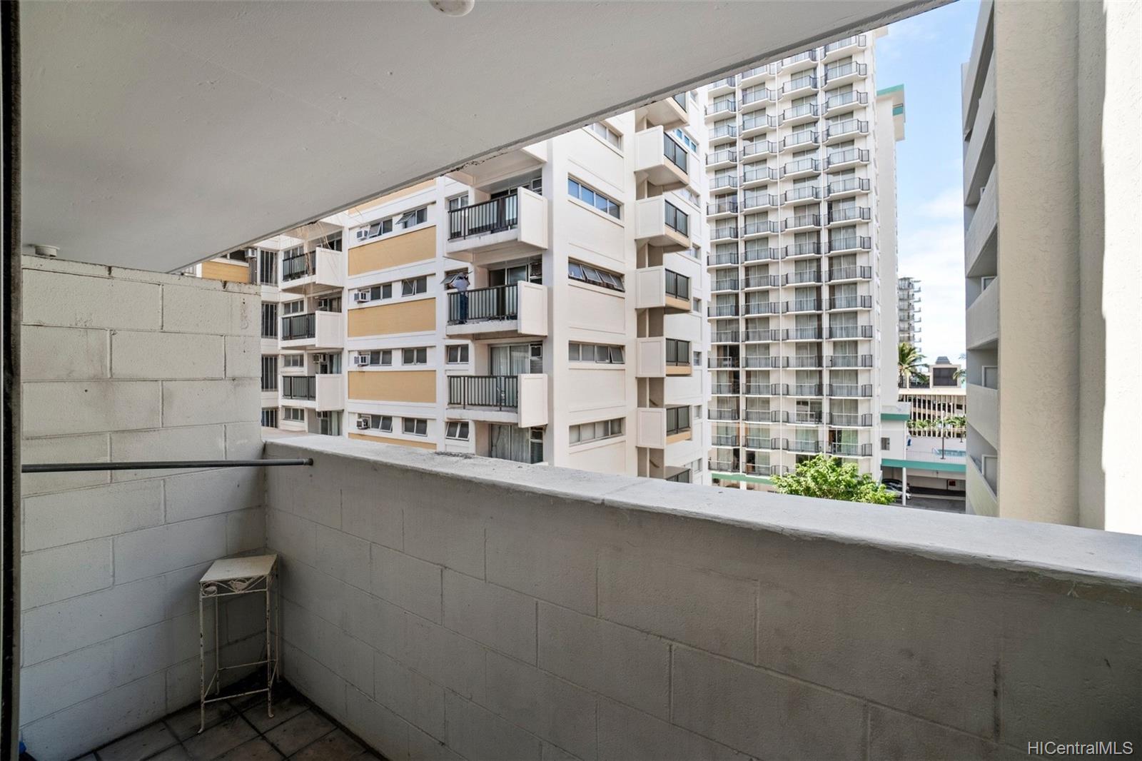 2463 Kuhio Avenue #706, Honolulu, HI 96815