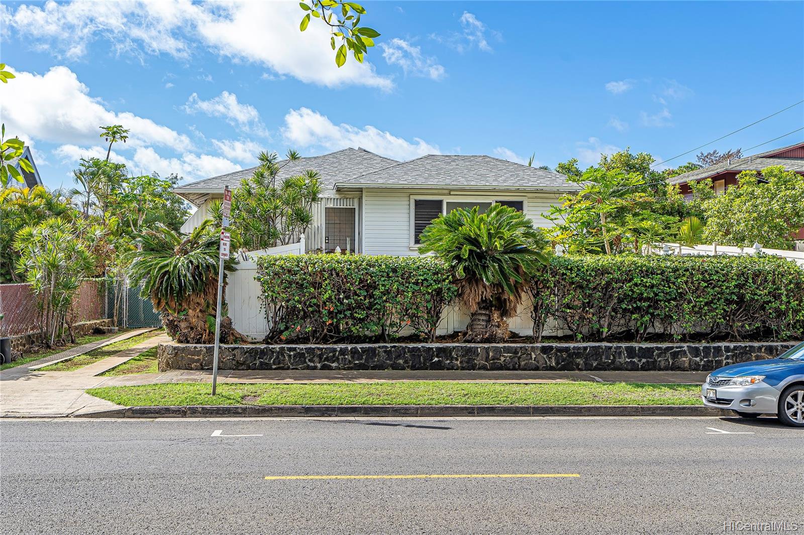 2359 Dole Street Honolulu, HI 96822