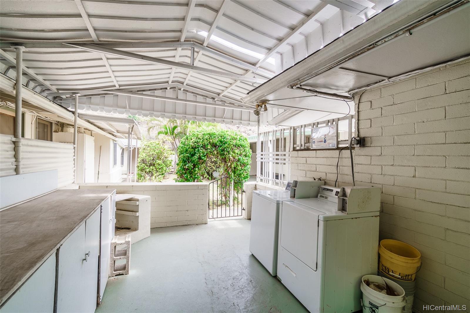 439 Kuliouou Road Honolulu, HI 96821