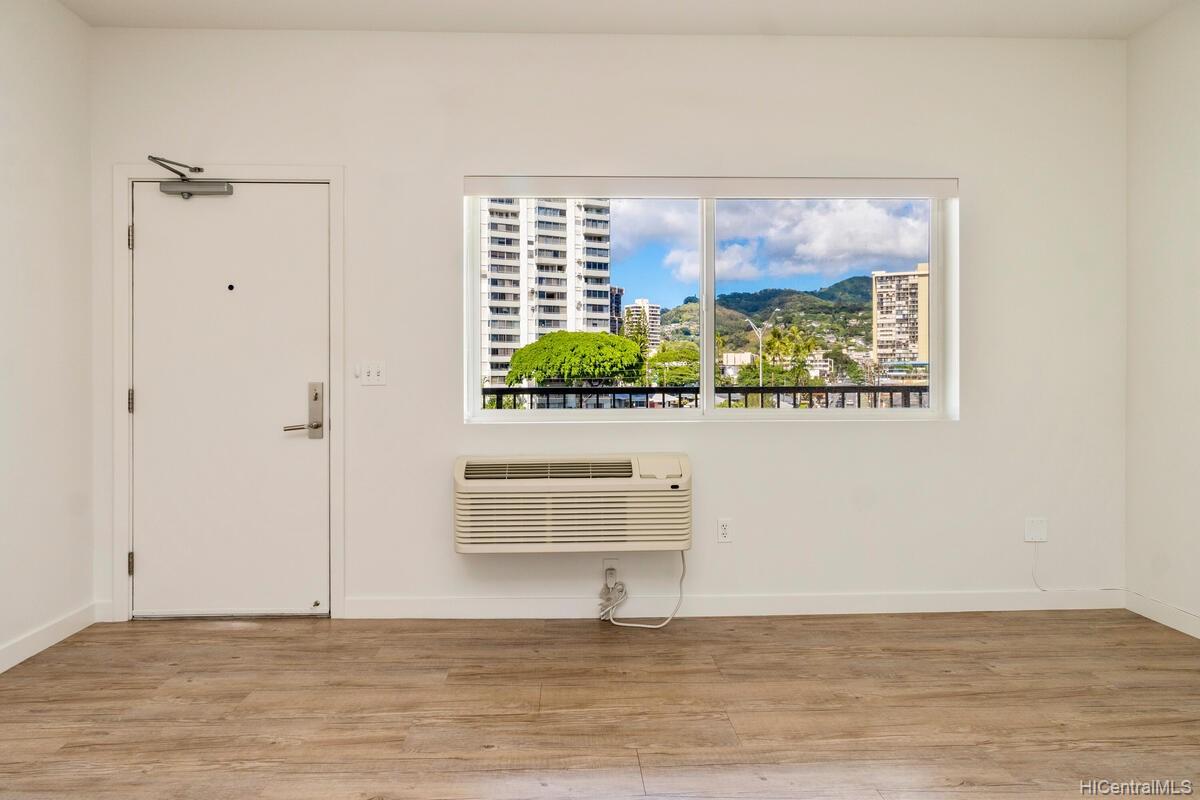 1310 Pensacola Street #504, Honolulu, HI 96814