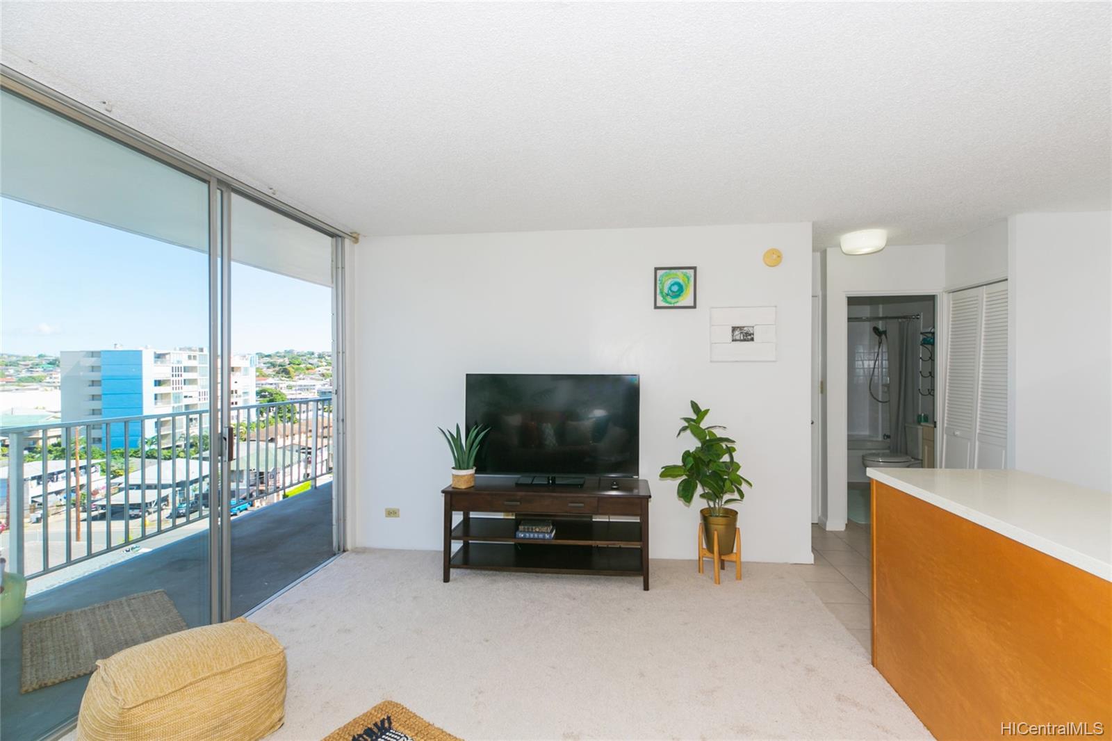 737 Olokele Avenue #704, Honolulu, HI 96816