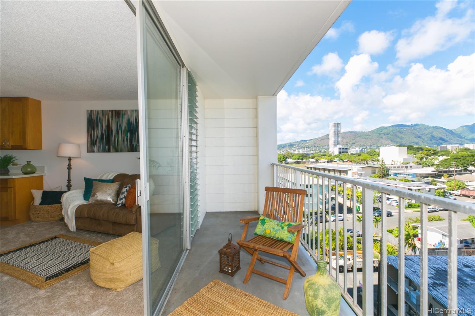 737 Olokele Avenue #704, Honolulu, HI 96816