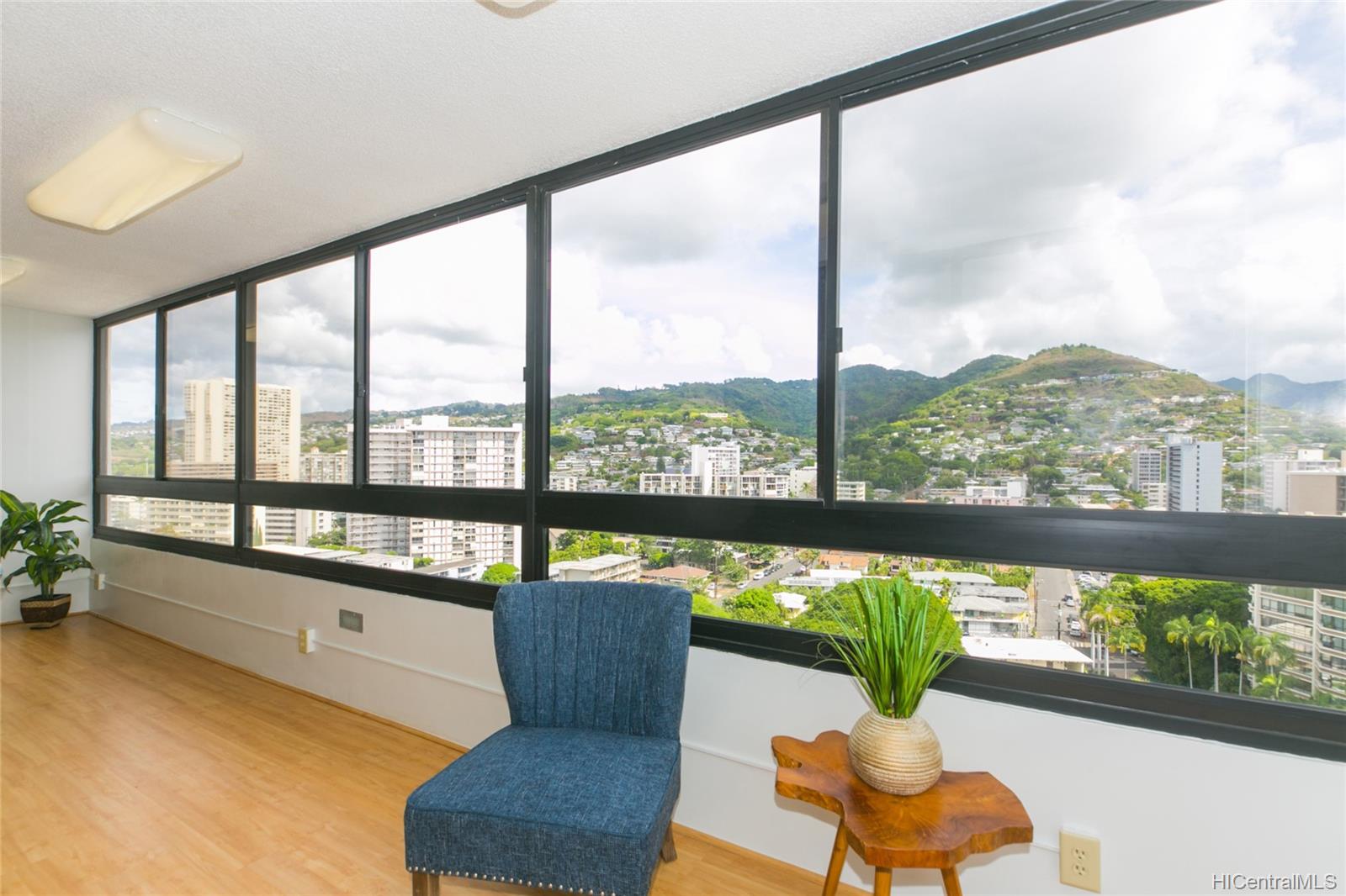 1517 Makiki Street #1705, Honolulu, HI 96822