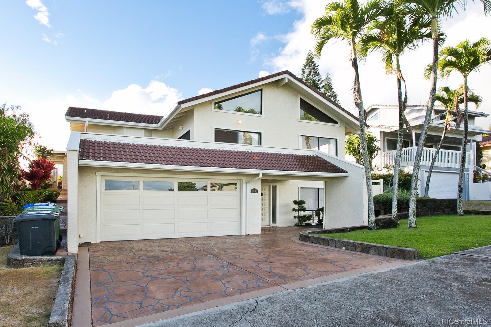 1090 Kaluanui Road Honolulu, HI 96825