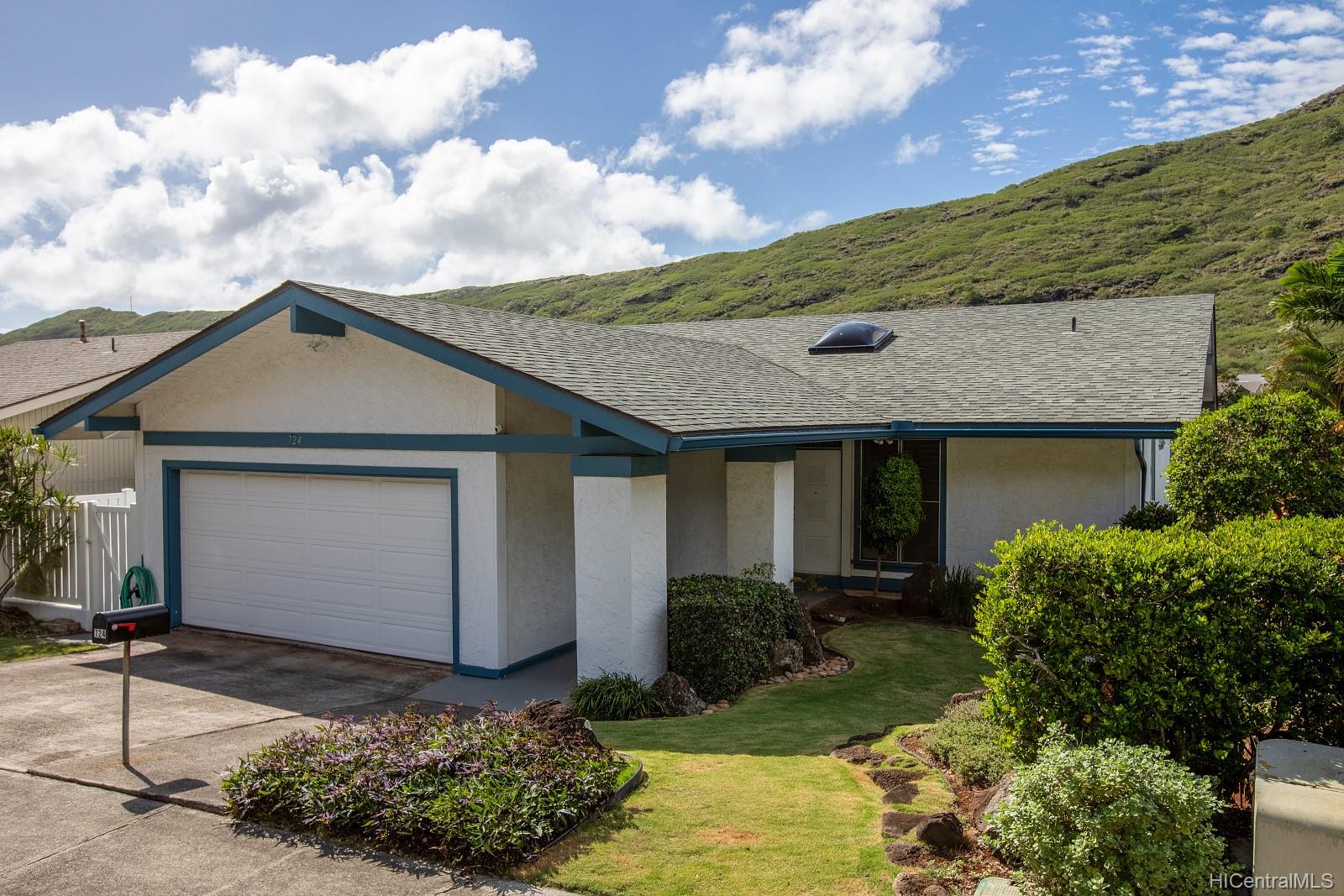 724 Hahaione Street Honolulu, HI 96825