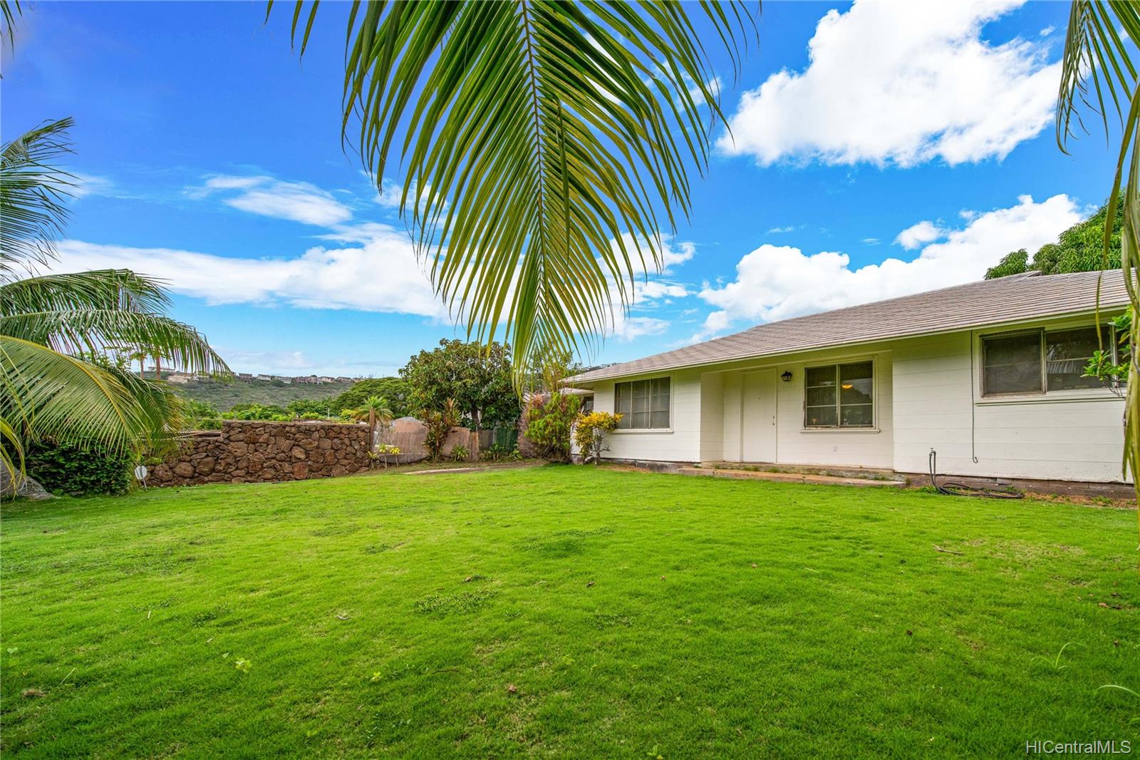 5463 Opihi Street Honolulu, HI 96821