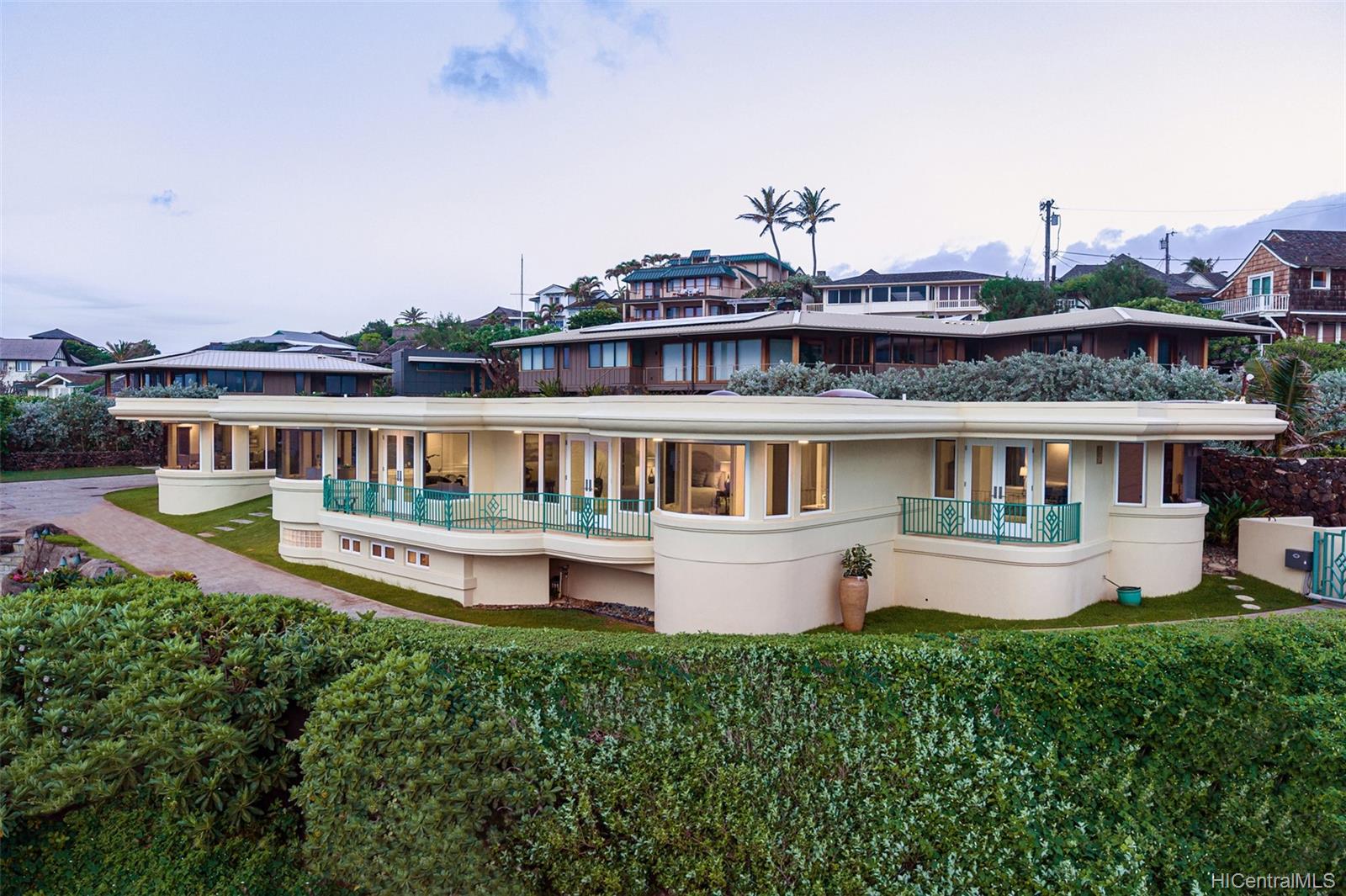 4076 Puu Eleele Place Honolulu, HI 96816