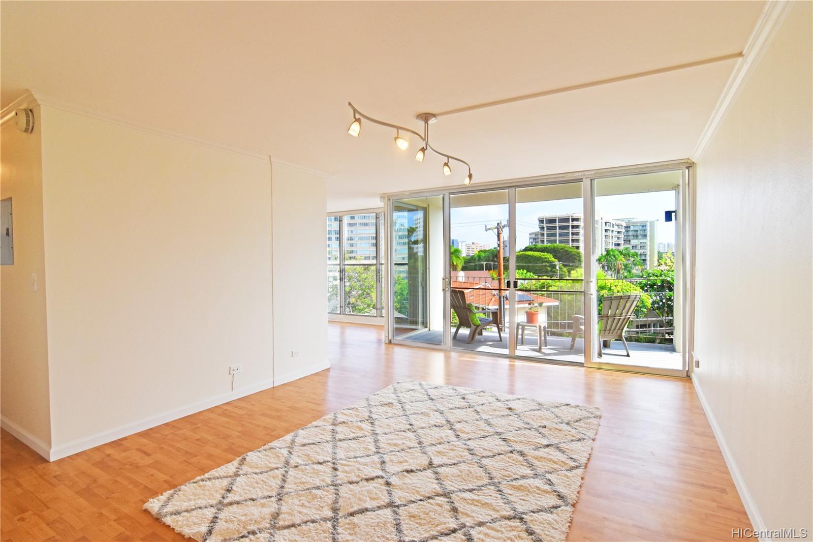 1634 Makiki Street #401, Honolulu, HI 96822