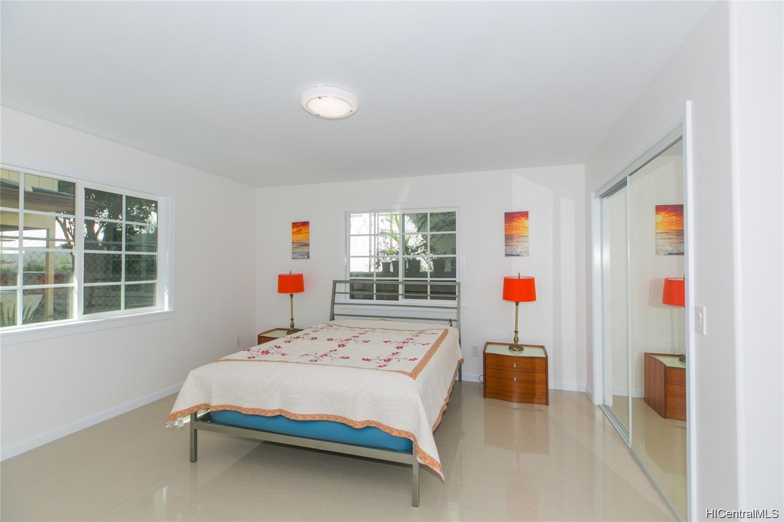 2240A Metcalf Street Honolulu, HI 96822