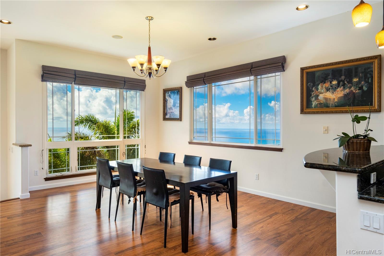 2239 Piimauna Street Honolulu, HI 96821