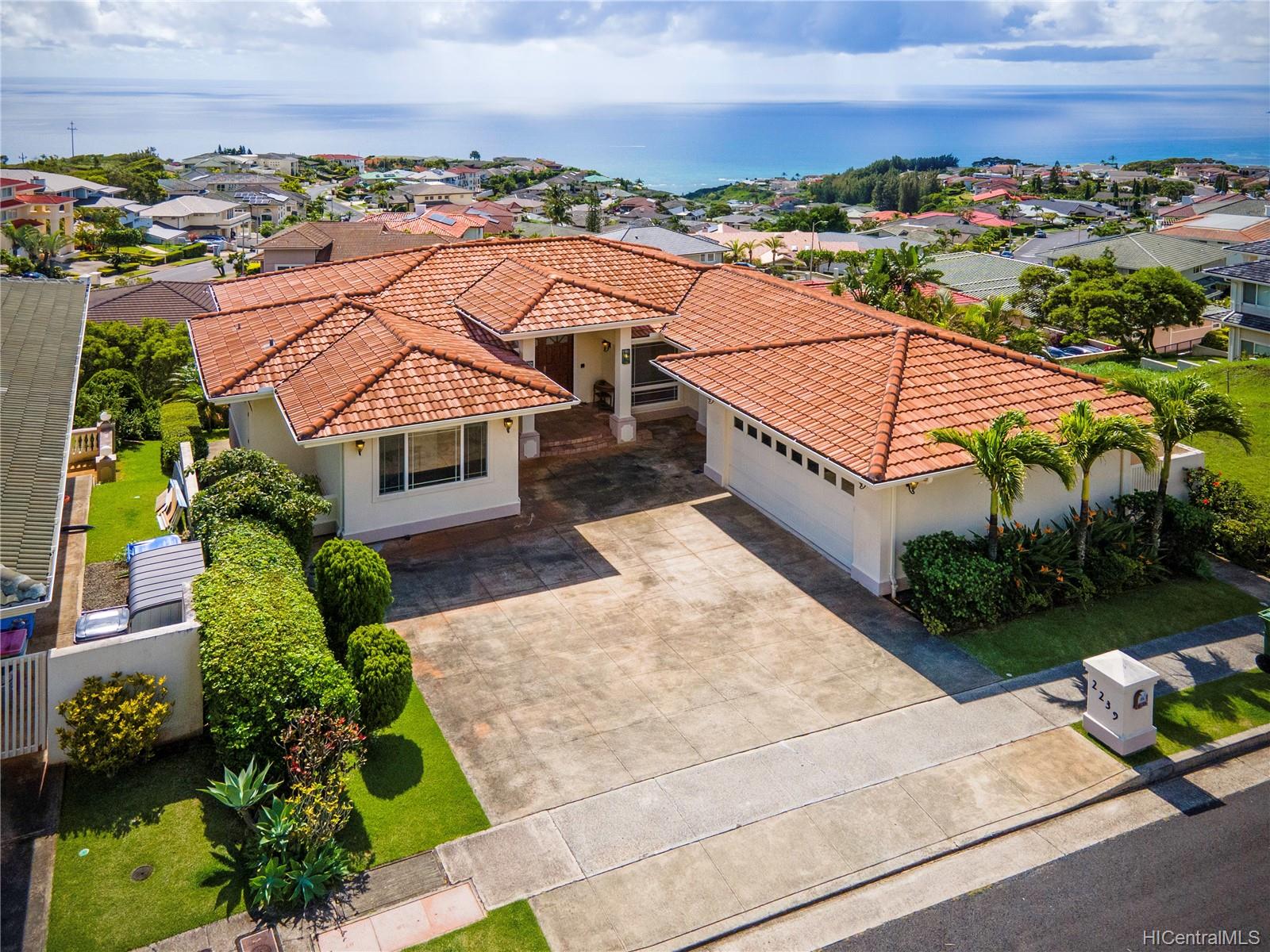 2239 Piimauna Street Honolulu, HI 96821