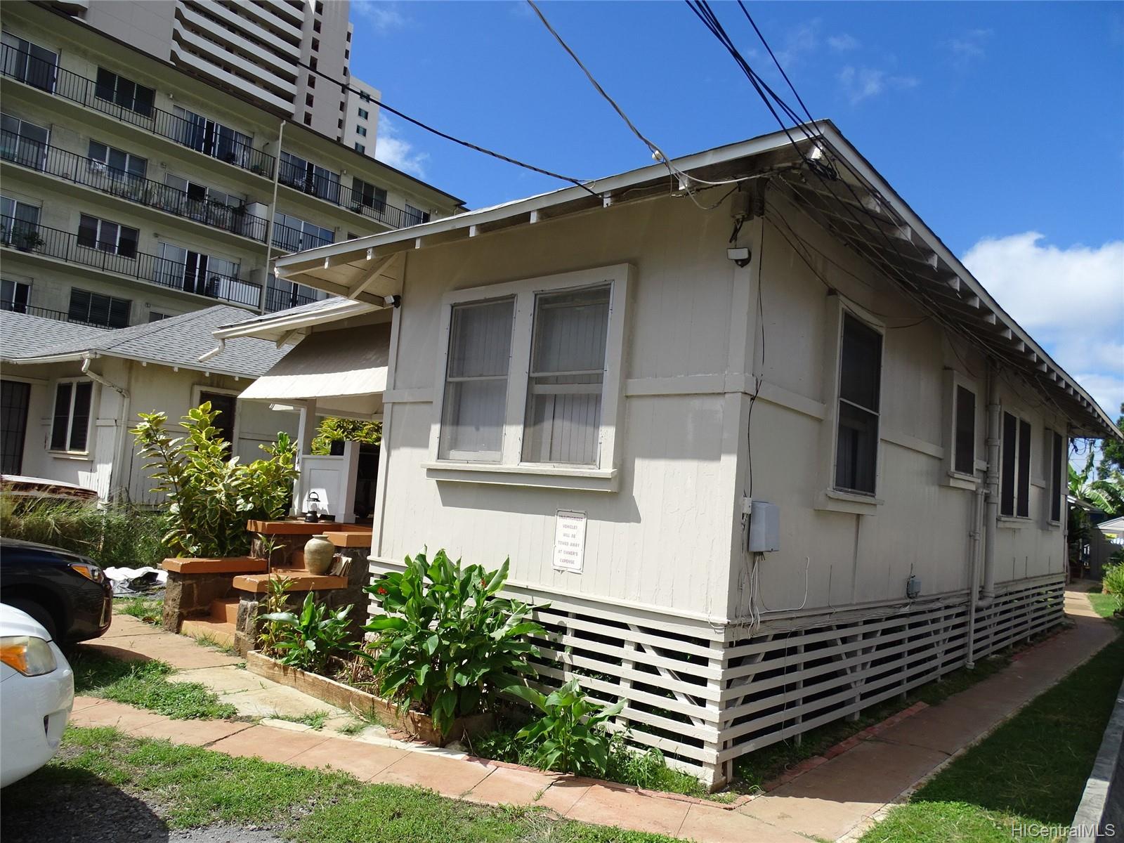 746 Makaleka Avenue Honolulu, HI 96816
