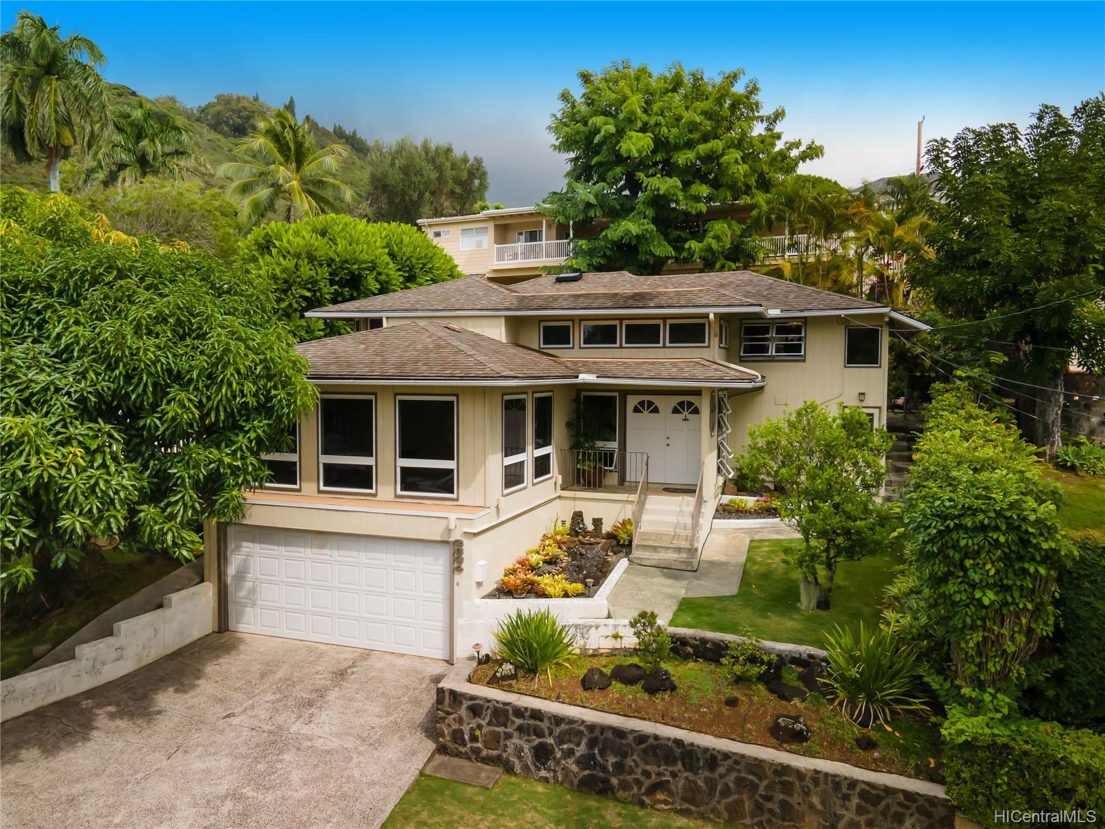 2634 Kuahine Drive Honolulu, HI 96822