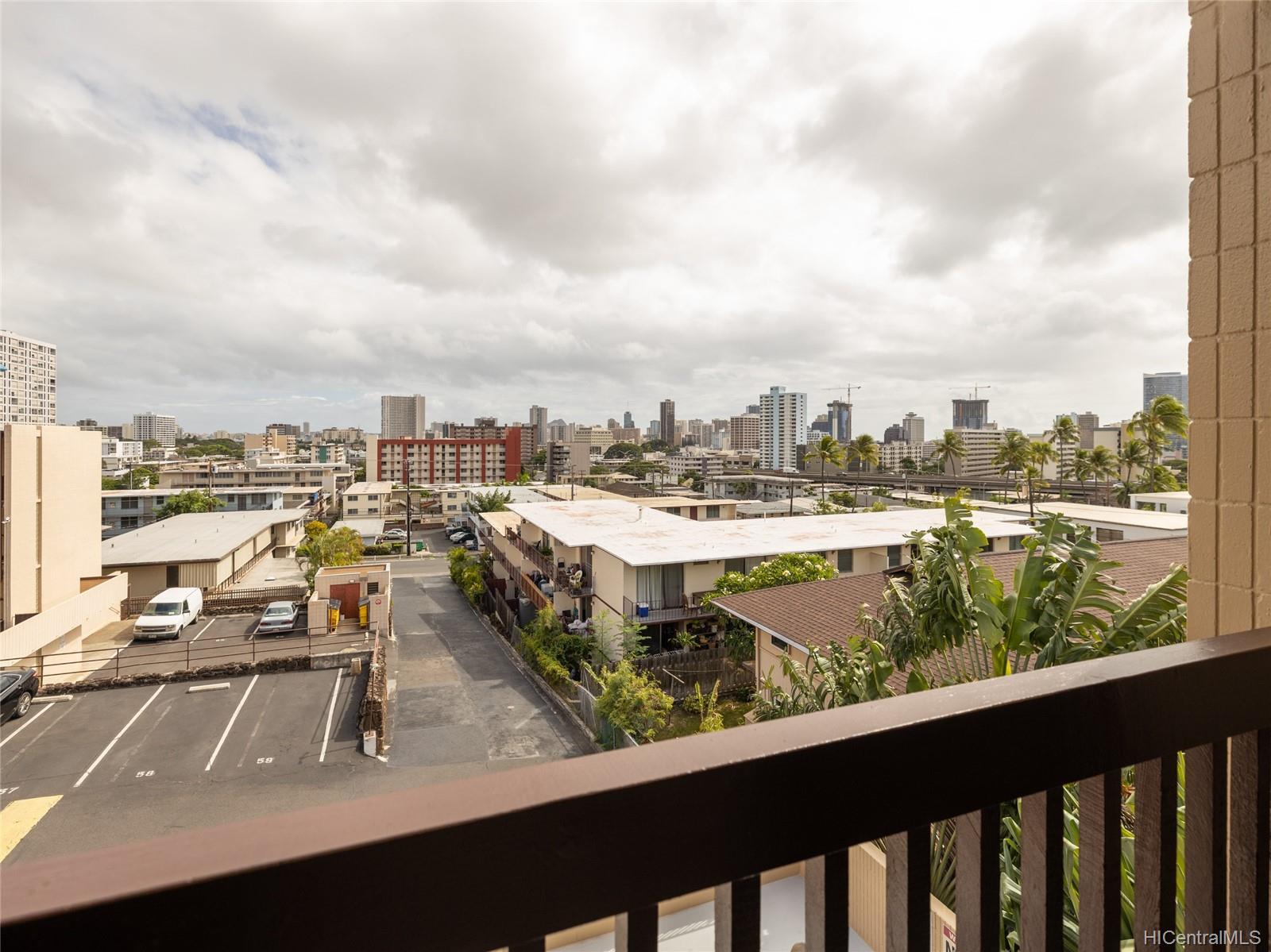 1524 Pensacola Street #311, Honolulu, HI 96822