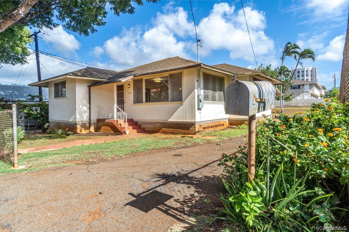 1129 7th Avenue Honolulu, HI 96816