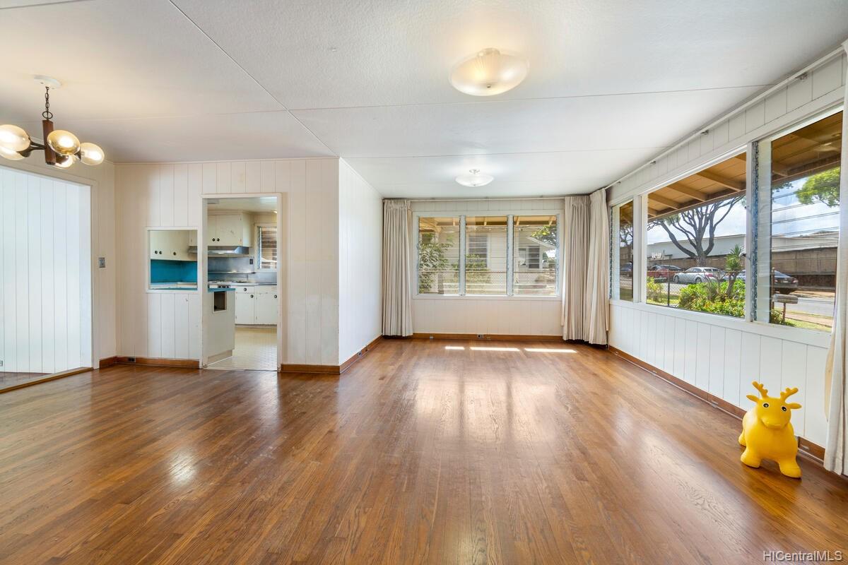 1129 7th Avenue Honolulu, HI 96816