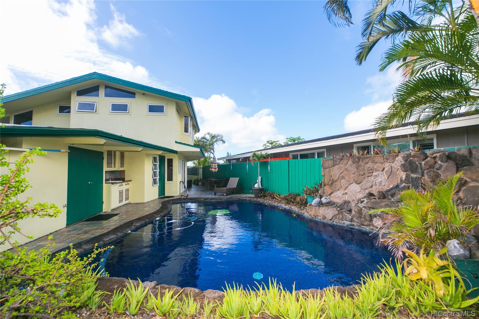 539 Kawaihae Street Honolulu, HI 96825