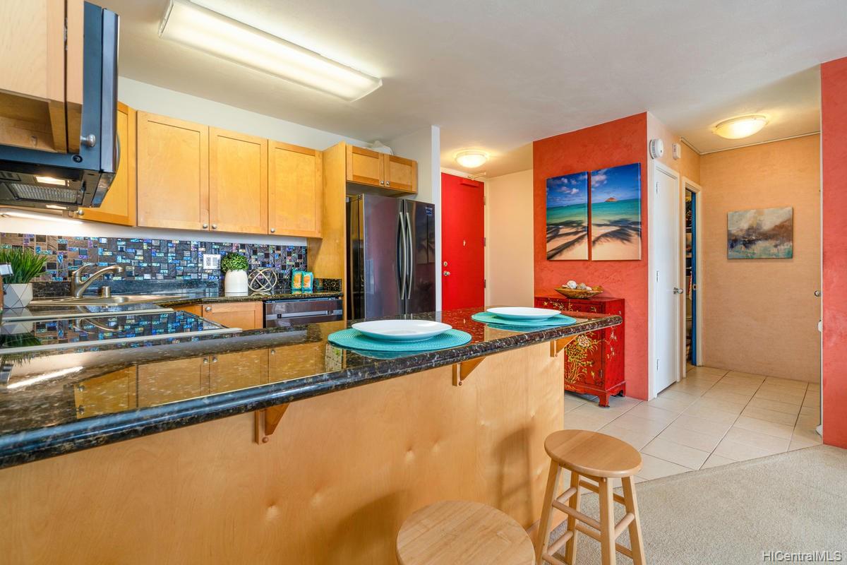 430 Kaiolu Street #1004, Honolulu, HI 96815