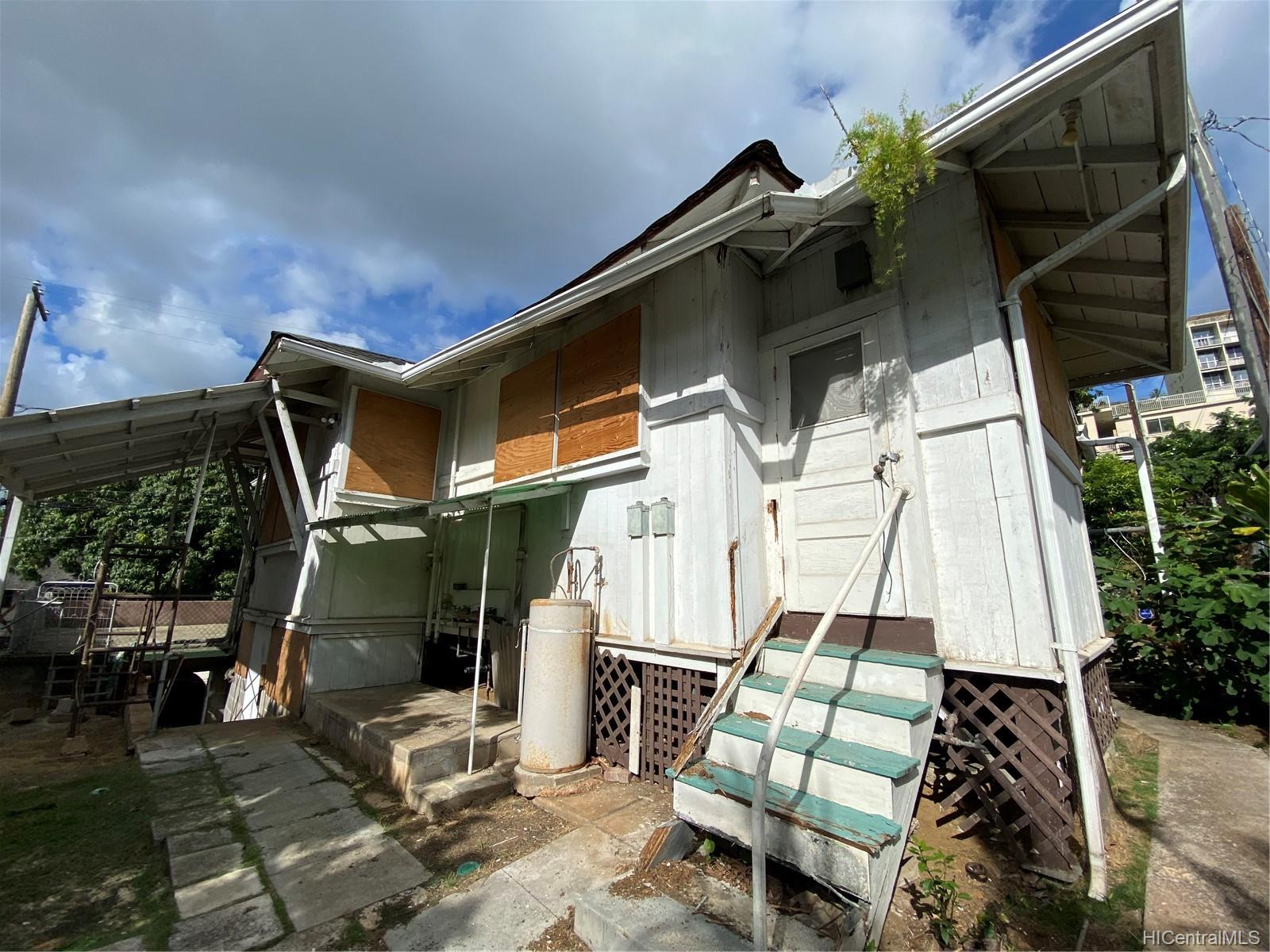 1571 Miller Street Honolulu, HI 96813