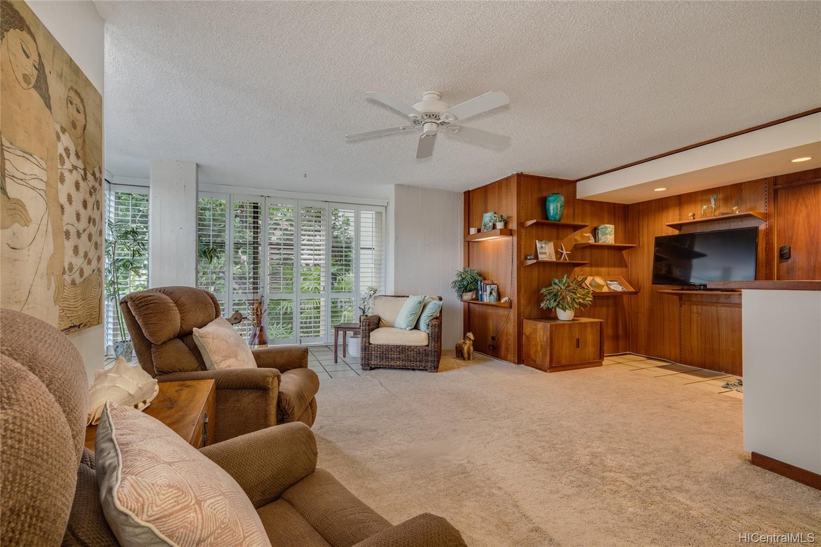 2987 Kalakaua Avenue #201, Honolulu, HI 96815