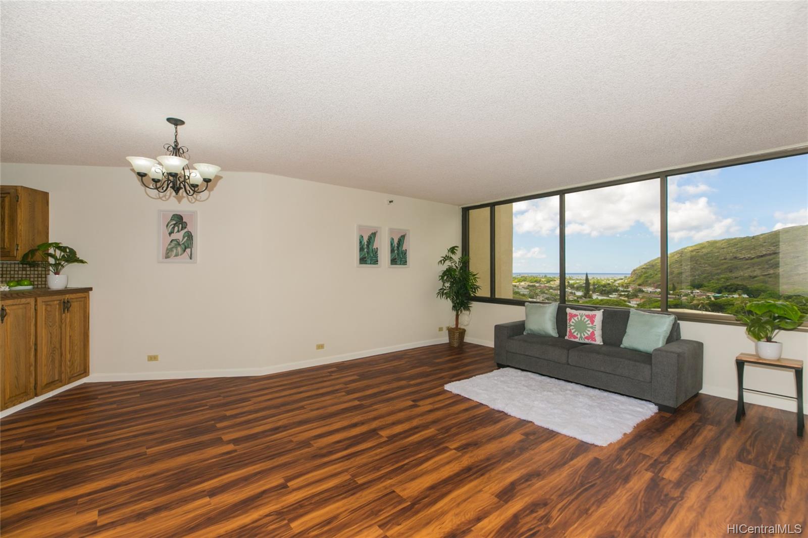 555 Hahaione Street #8F, Honolulu, HI 96825