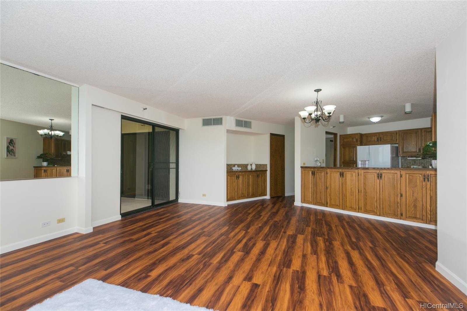 555 Hahaione Street #8F, Honolulu, HI 96825