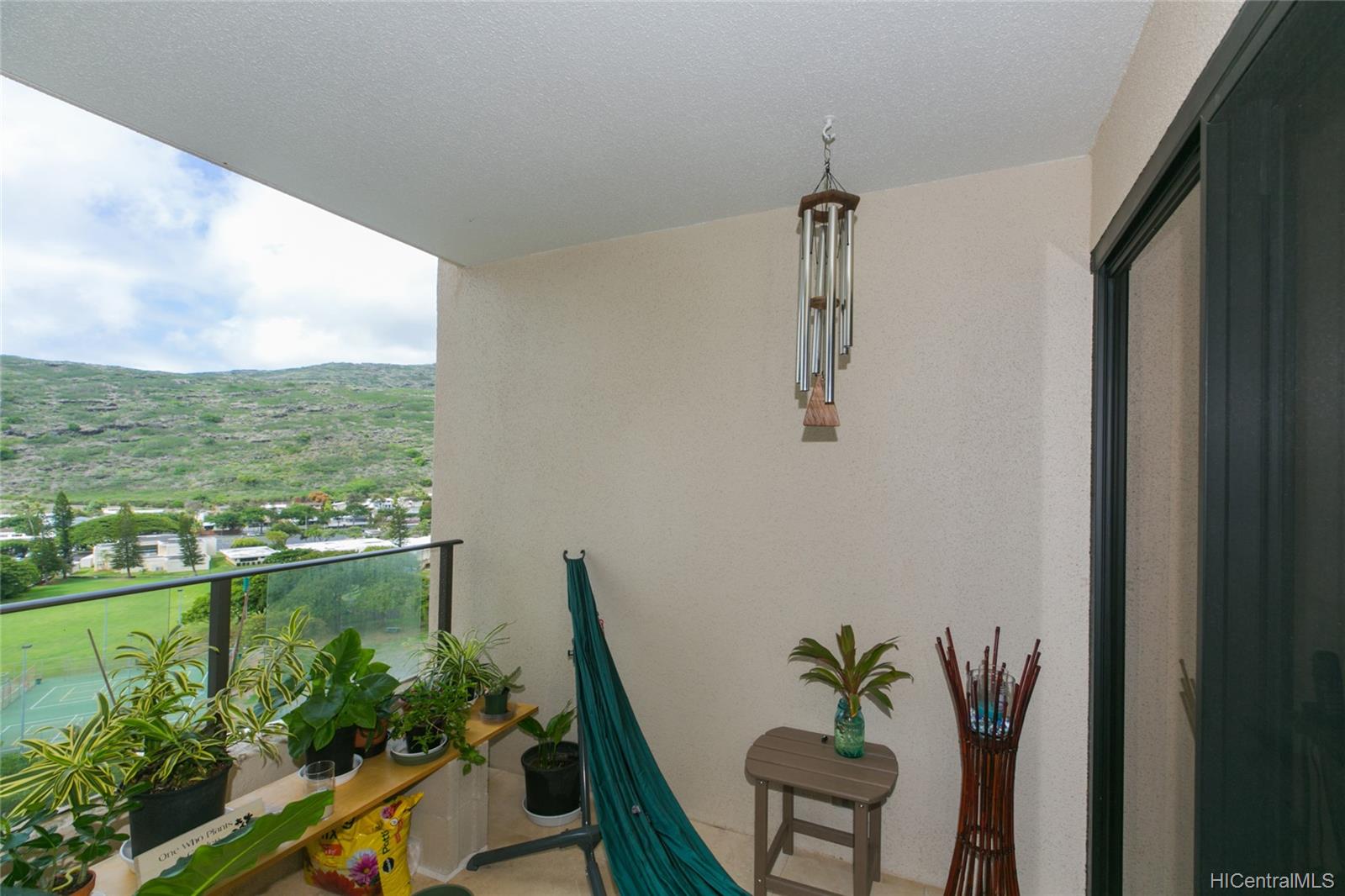 555 Hahaione Street #10F, Honolulu, HI 96825