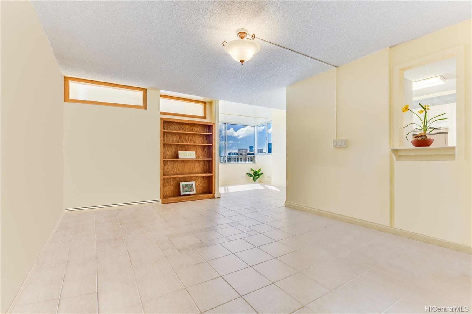 1400 Pensacola Street #1204, Honolulu, HI 96822